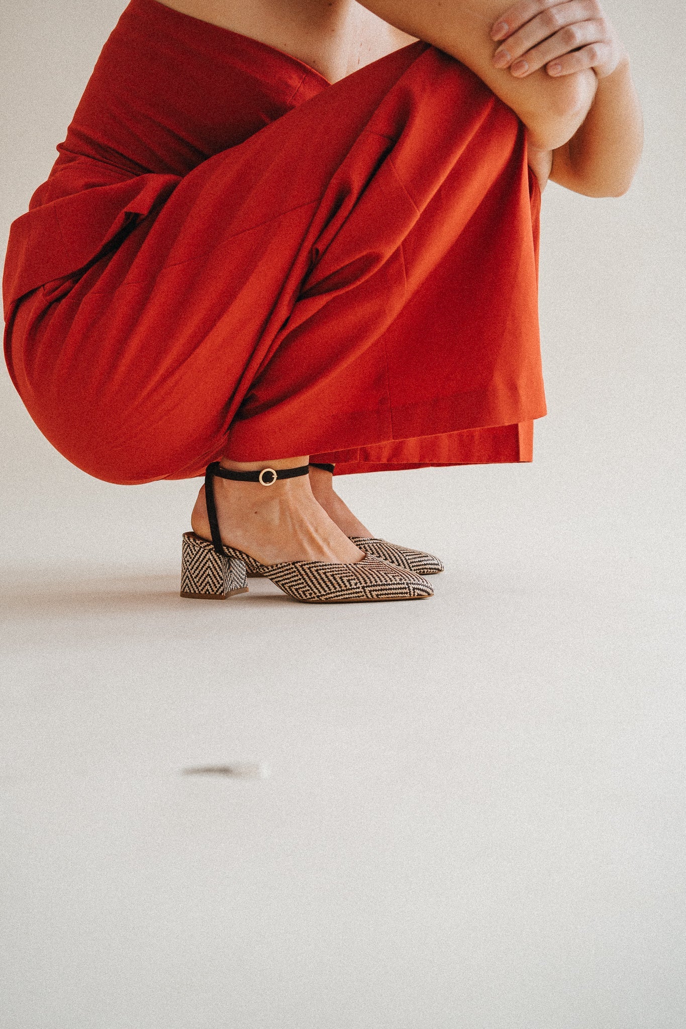Slingbacks de salto alto em pele nude, sapatos de senhora