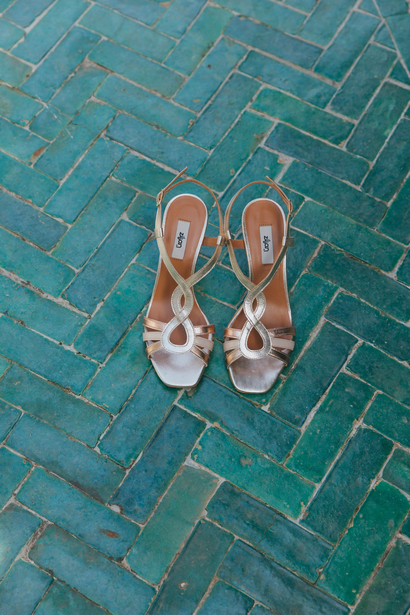 Sandalias de cerimonia douradas confortáveis