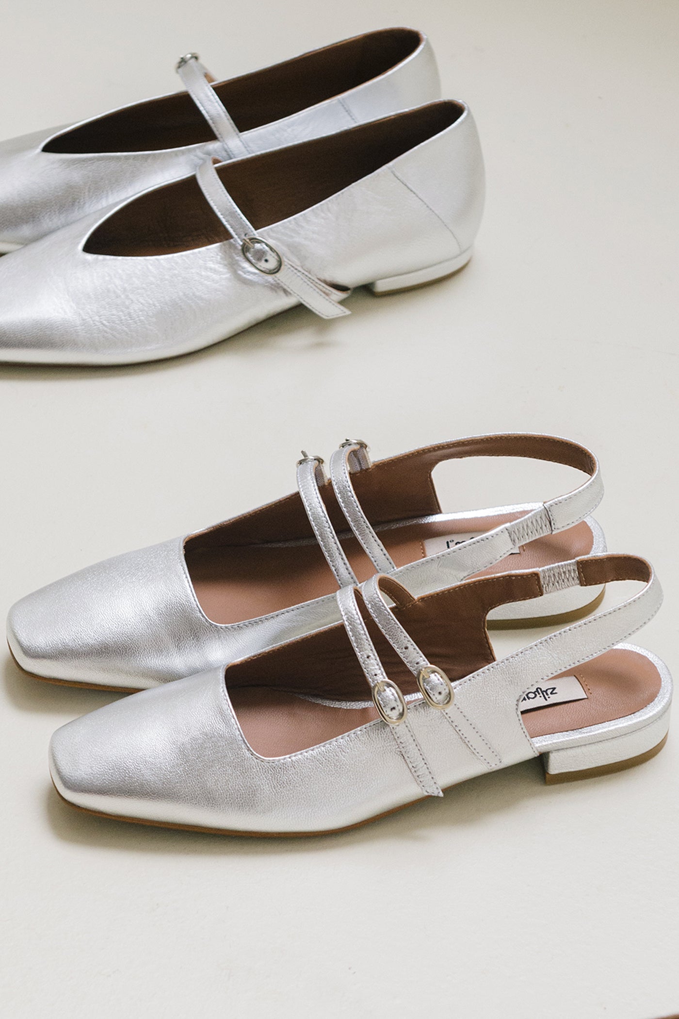 Slingbacks rasos de senhora em pele metalizada prata, estilo mary jane