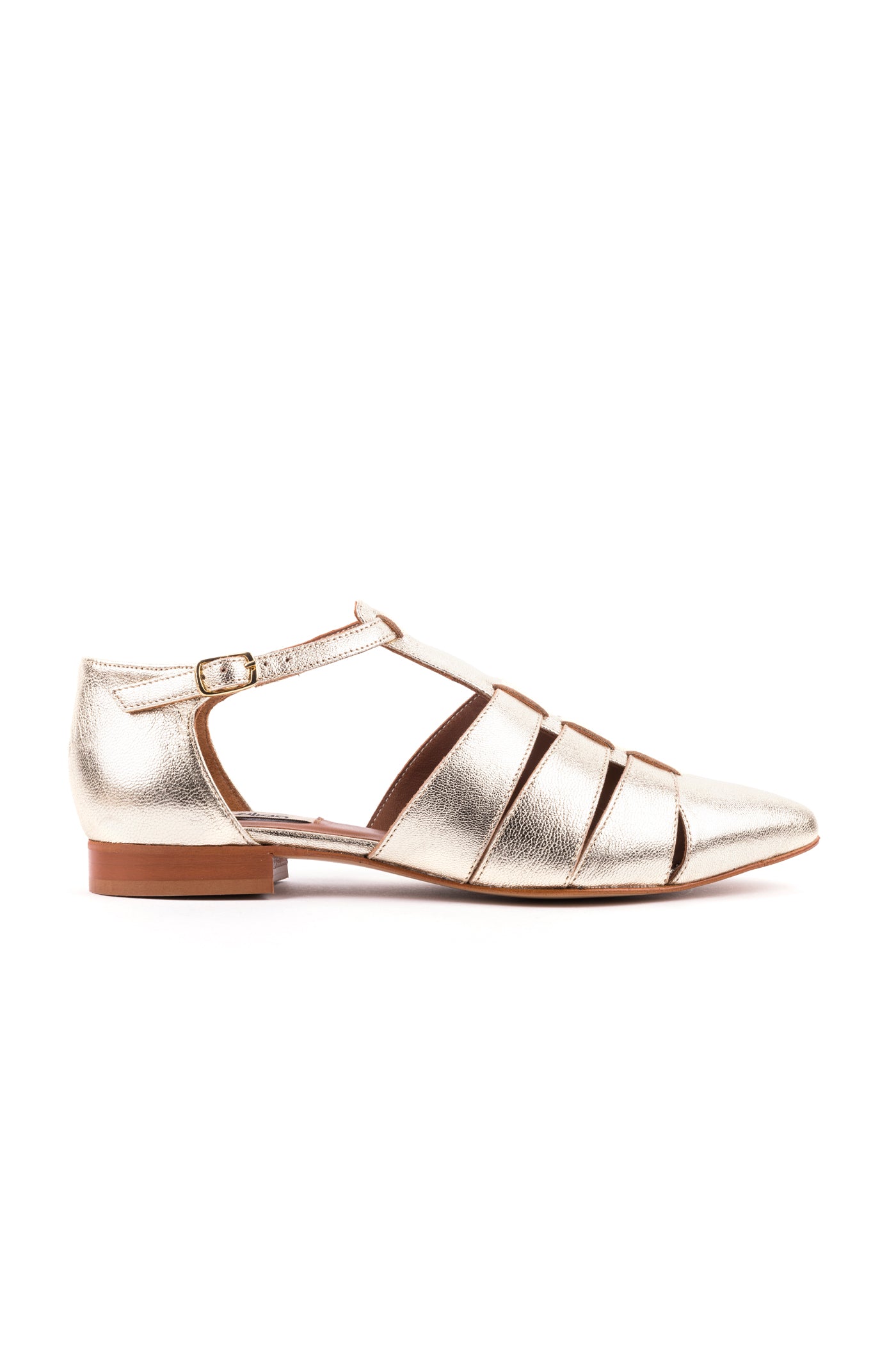 Sapatos rasos abertos em pele metalizada prata