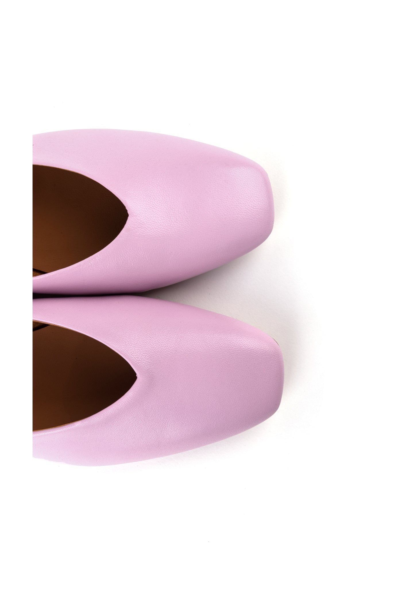 Sabrinas rasas com ponta quadrada em pele