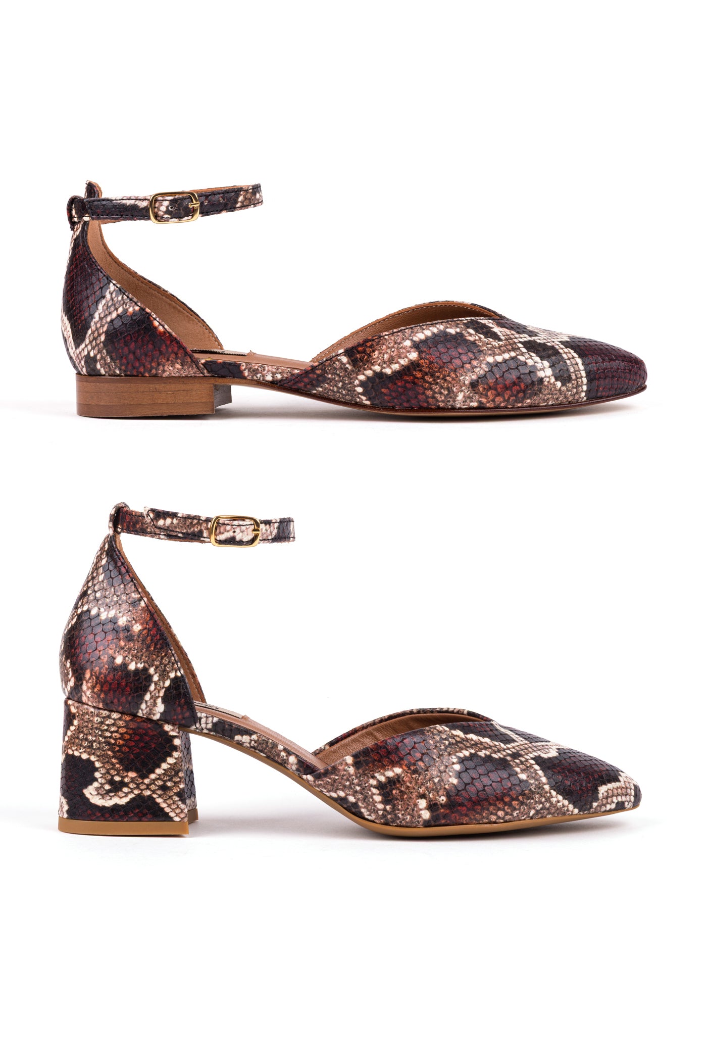 Sapatos de salto alto em pele gravada cobra