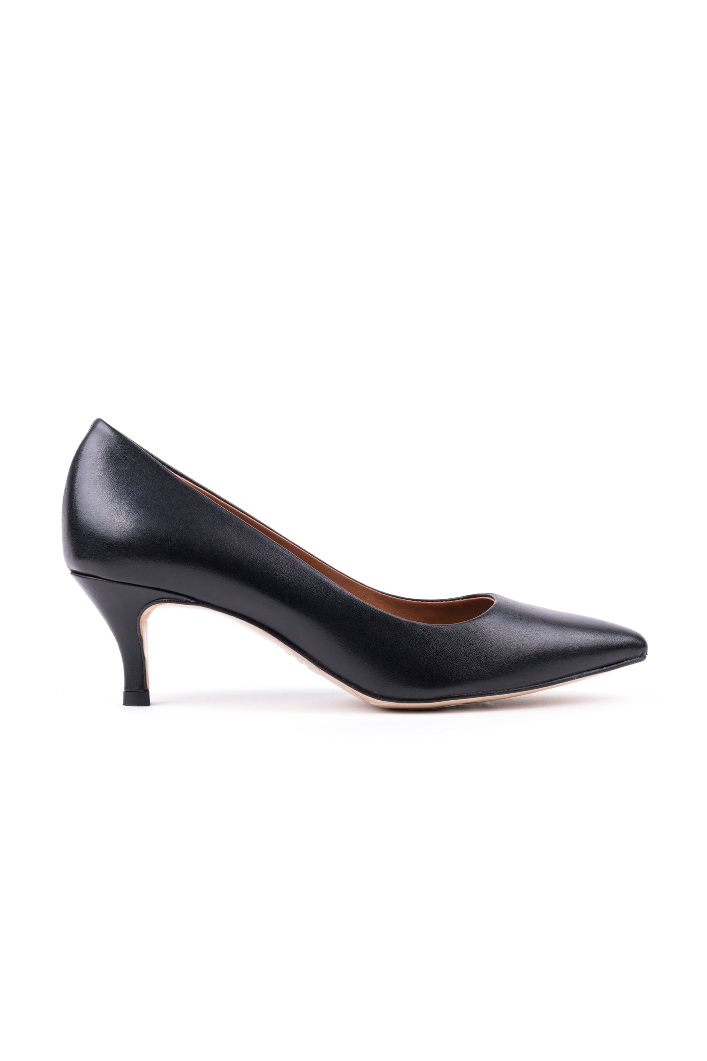 Sapatos de salto médio em pele preta