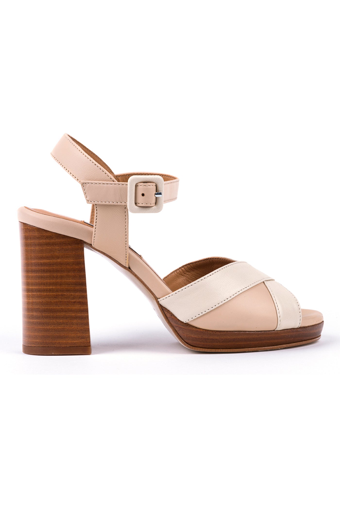 Sandálias de salto alto em madeira em
