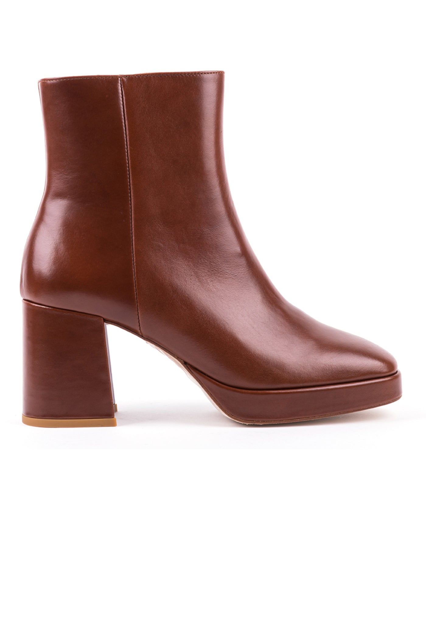 Botins de salto alto em