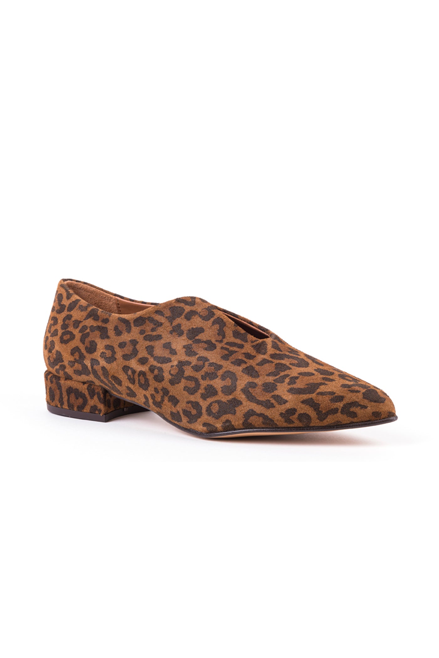 Sapatos rasos padrão leopardo em camurça