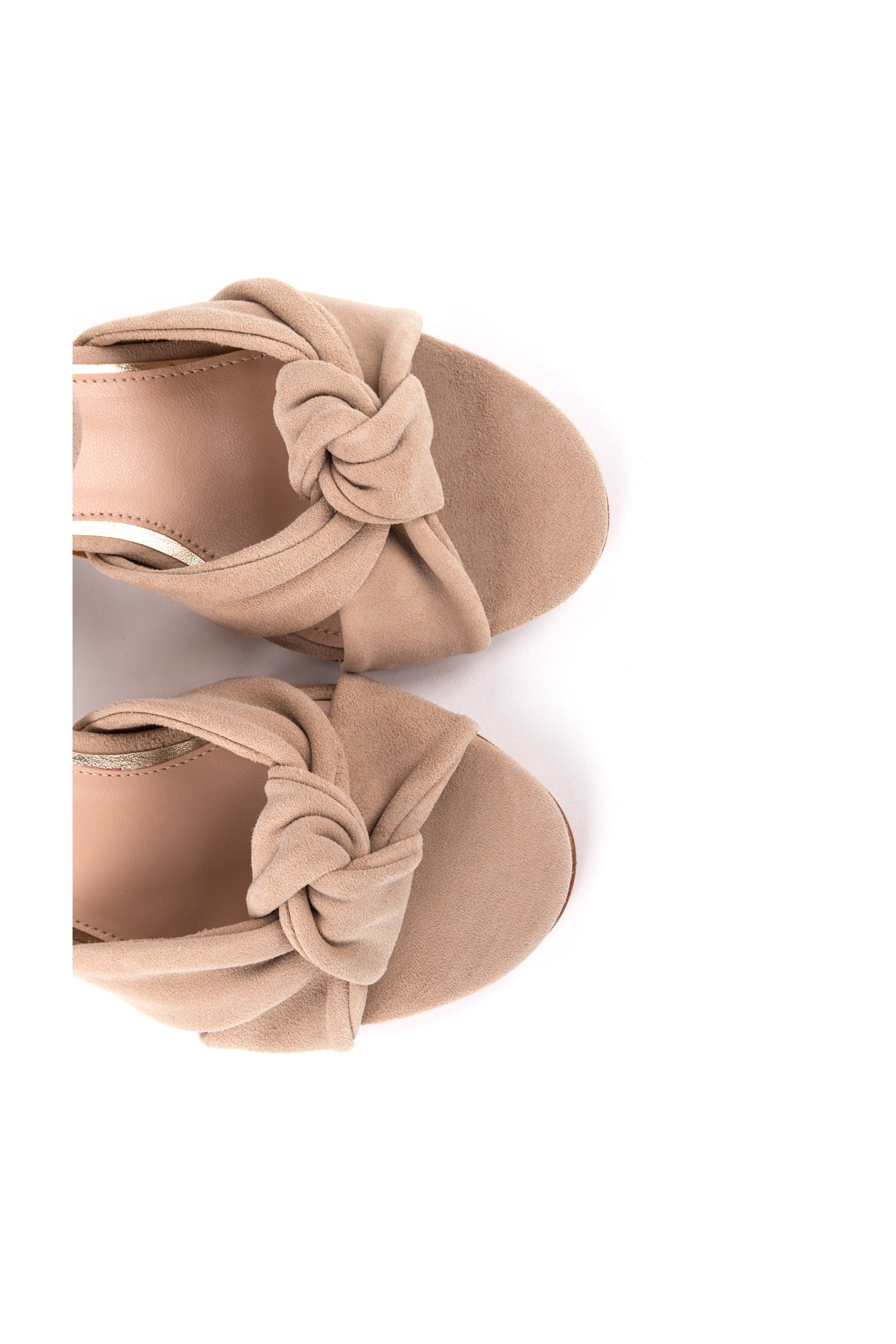 Sandálias de noiva em camurça