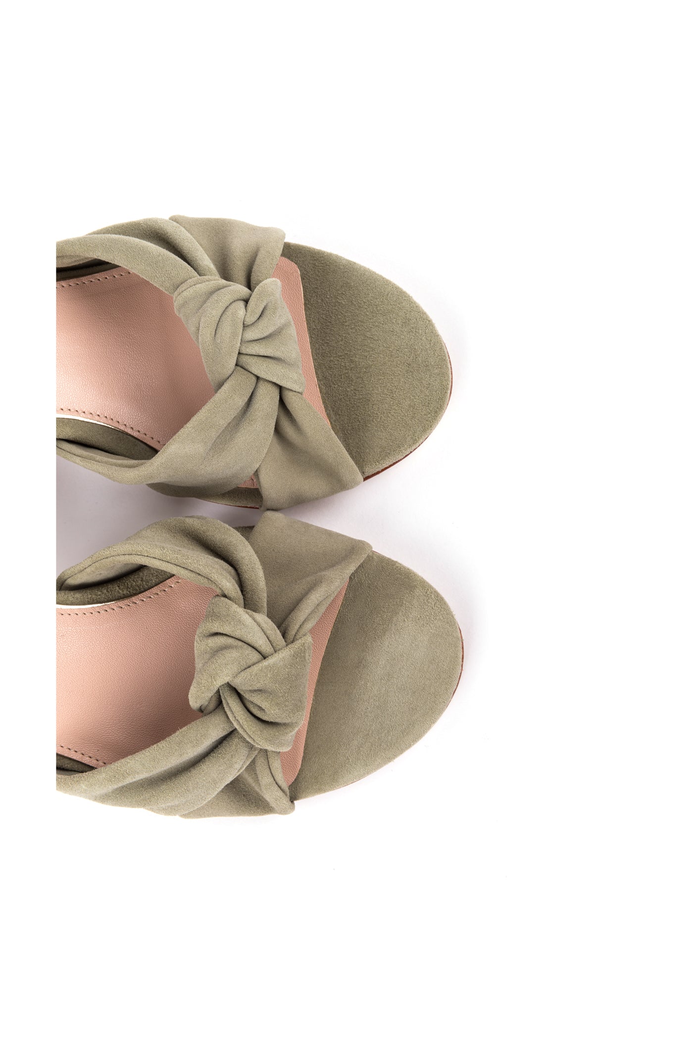 Sandálias de noiva em camurça