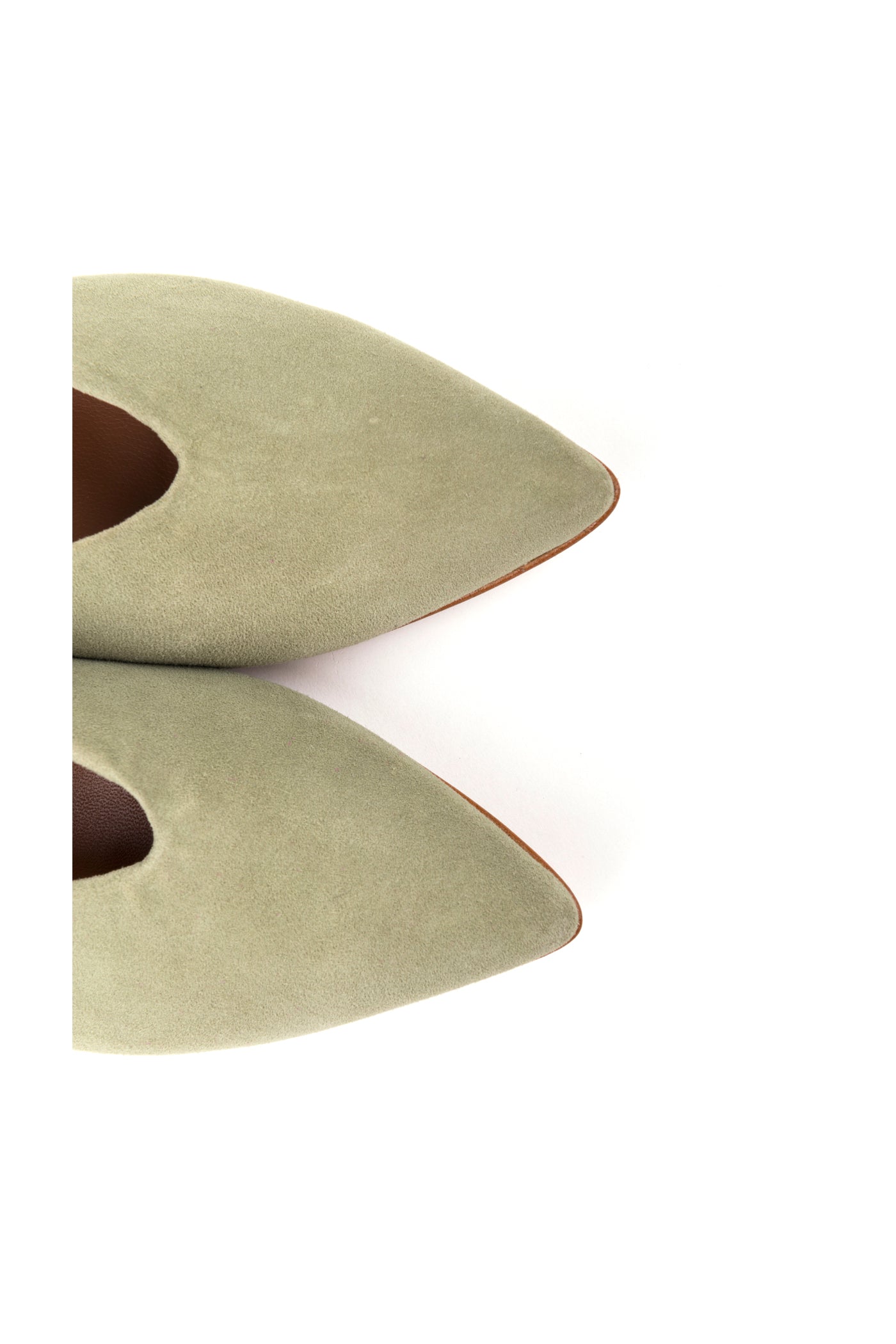 Slingbacks rasos de senhora em camurça rosa, verde e azul claro. Sapatos fechados