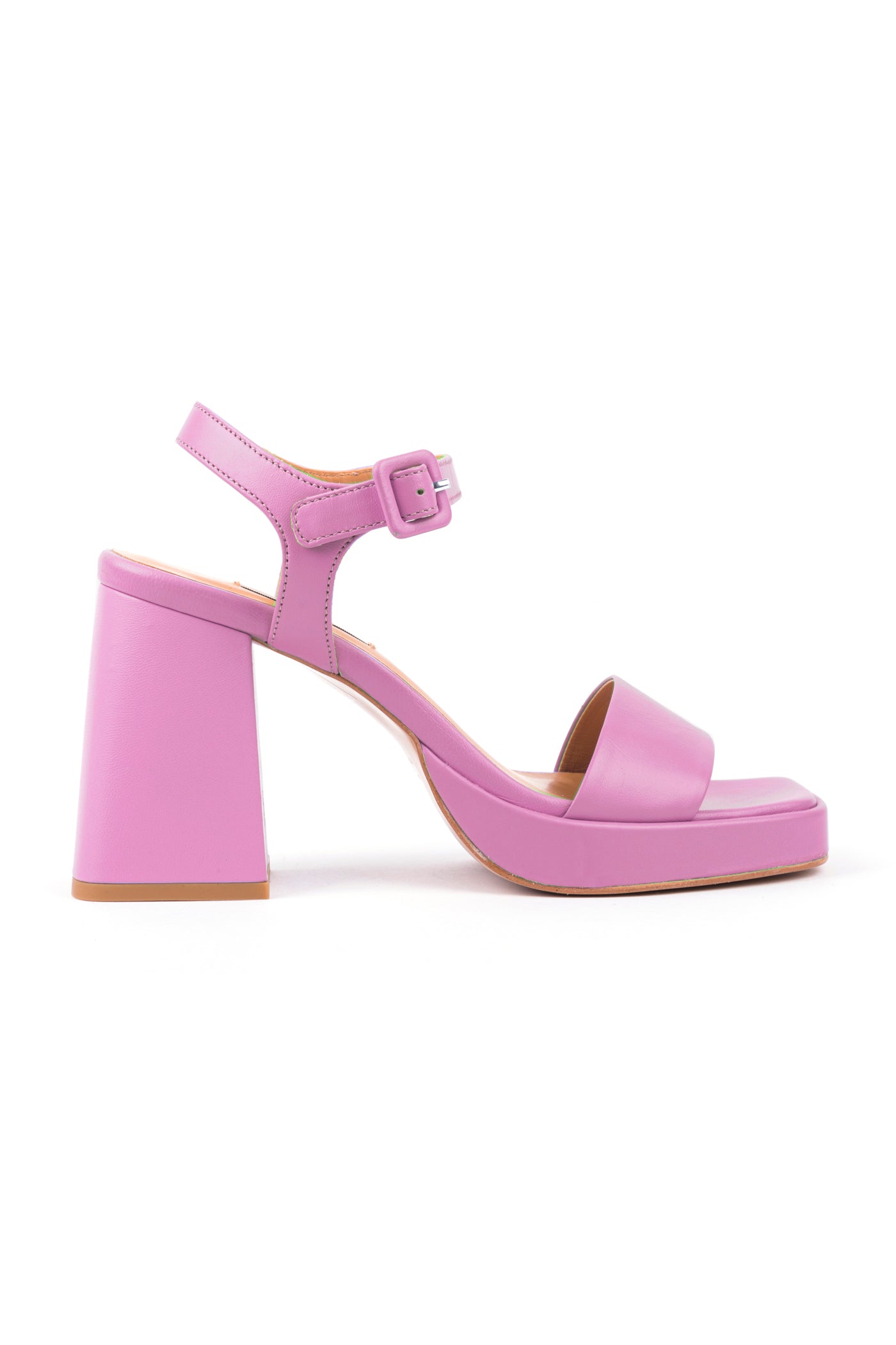 Sandalias de plataforma com salto alto em pele lilás, rosa e verde água.