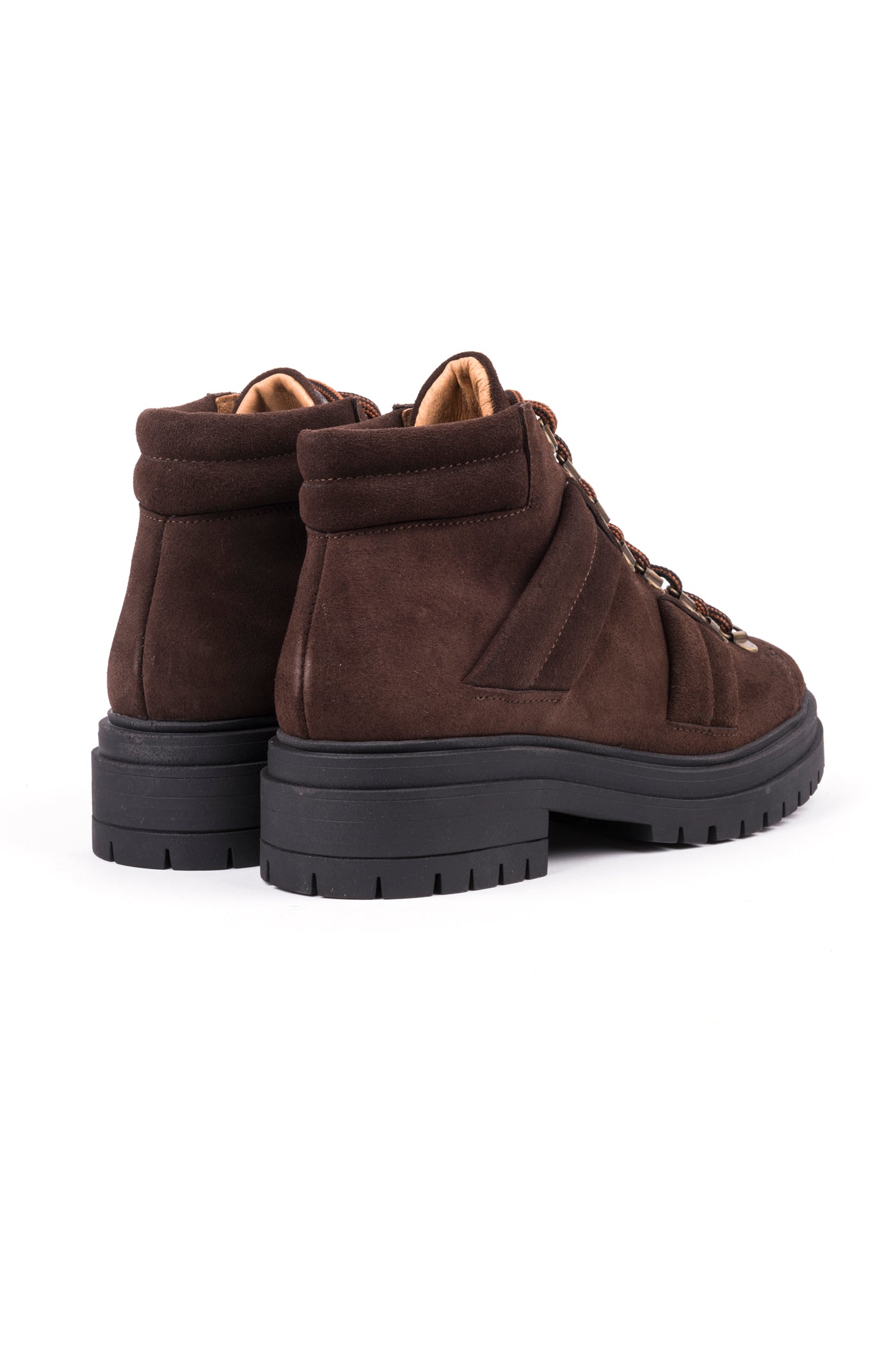 Botins estilo montanha em croute com atacadores