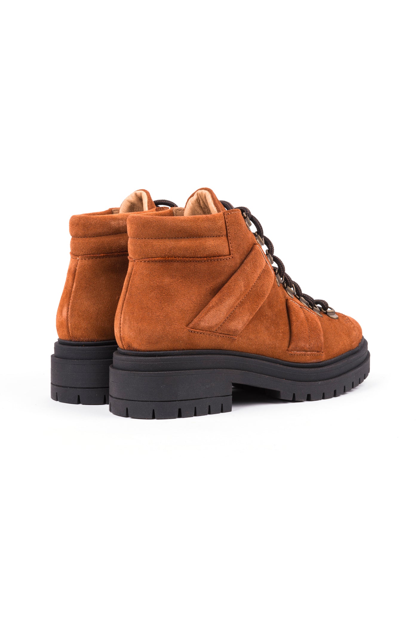 Botins estilo montanha em croute com atacadores