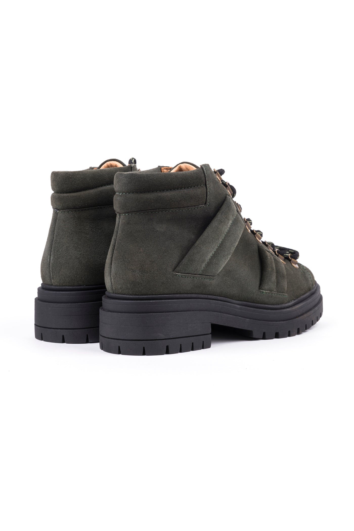 Botins estilo montanha em croute com atacadores