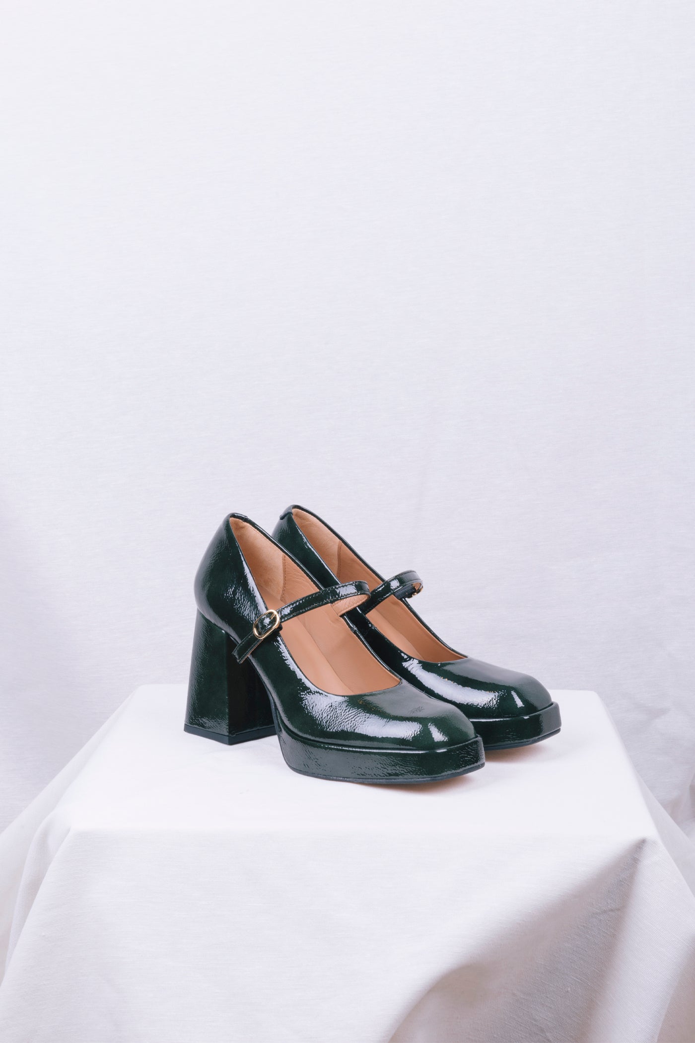 Sapato Mary Jane salto alto compensados em verniz, a nova tendencia de Outono