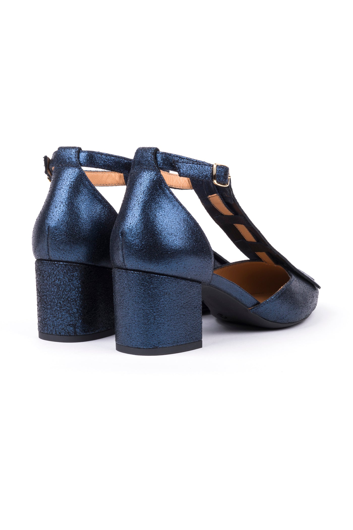 Sapatos de salto alto em pele metalizada com franjas