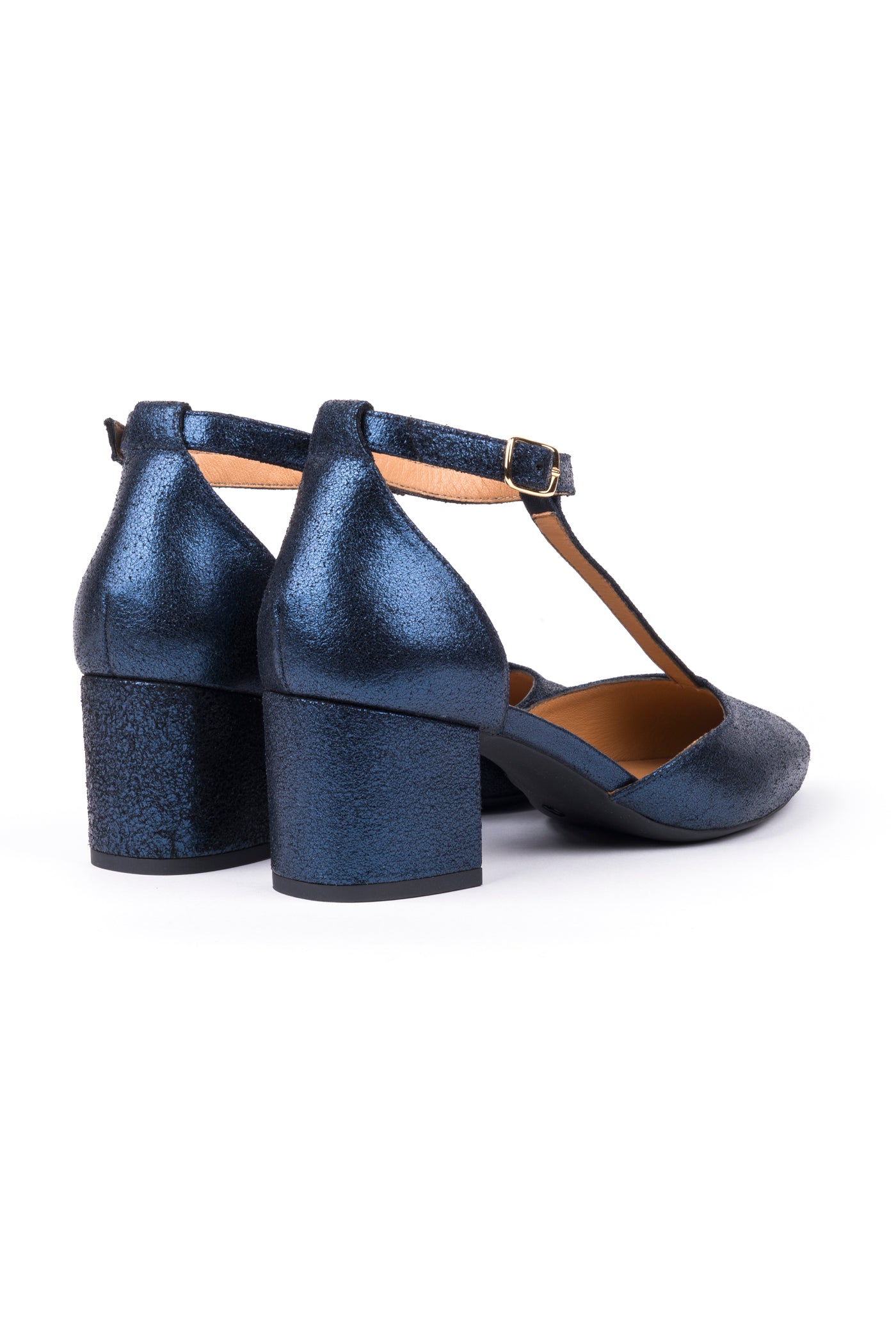 Sapatos de salto alto em pele metalizada com franjas