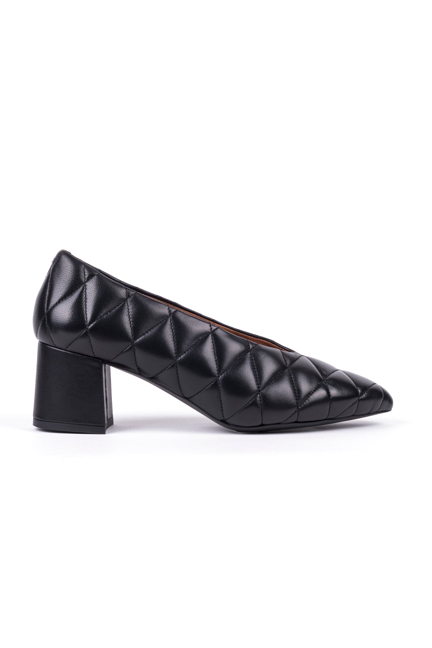 Sapato salto alto decote em V em pele. Disponível em preto e em bordeaux. Ref: 600598