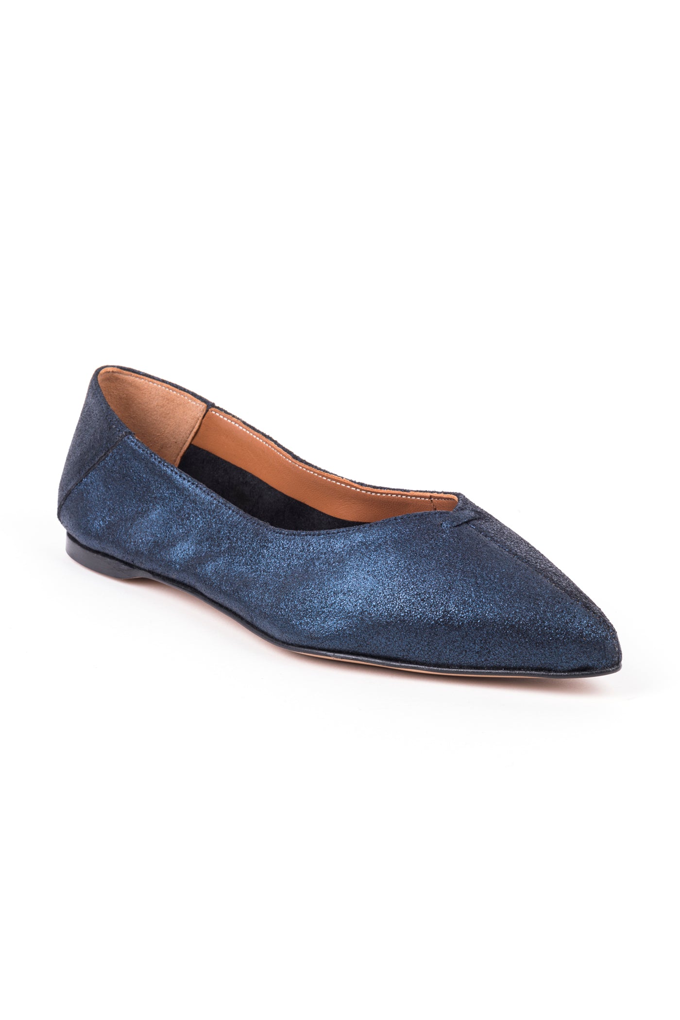 Sabrinas rasas bicudas em croute metalizada. Disponíveis em prata e azul.