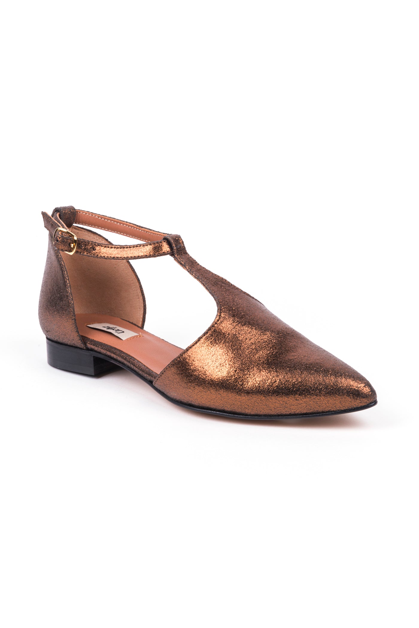 Sapatos rasos de senhora em croute metalizado bronze com tira no tornozelo e fivela ajustável.