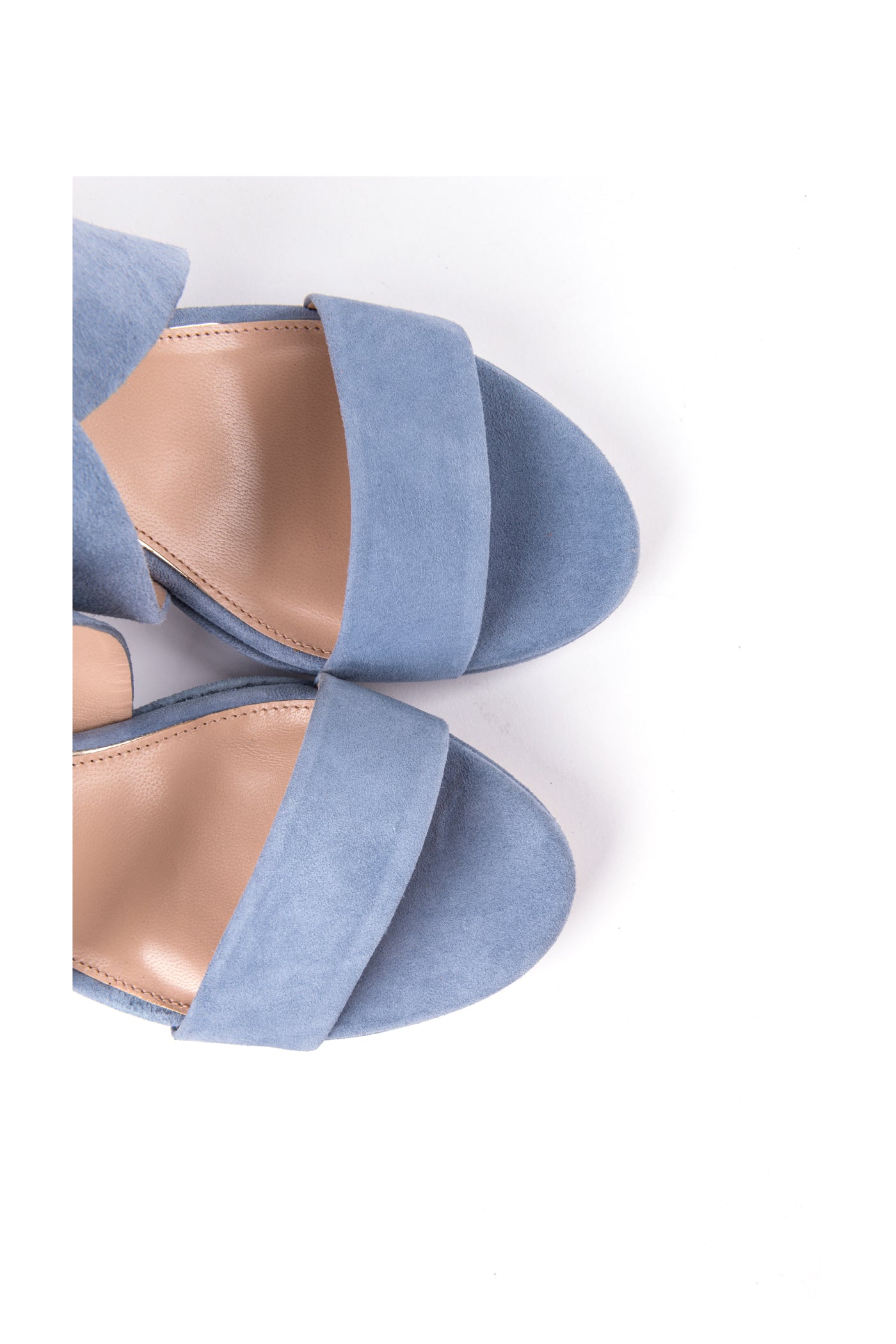 Sandálias de noiva com tiras cruzadas de salto alto 9 cm em camurça