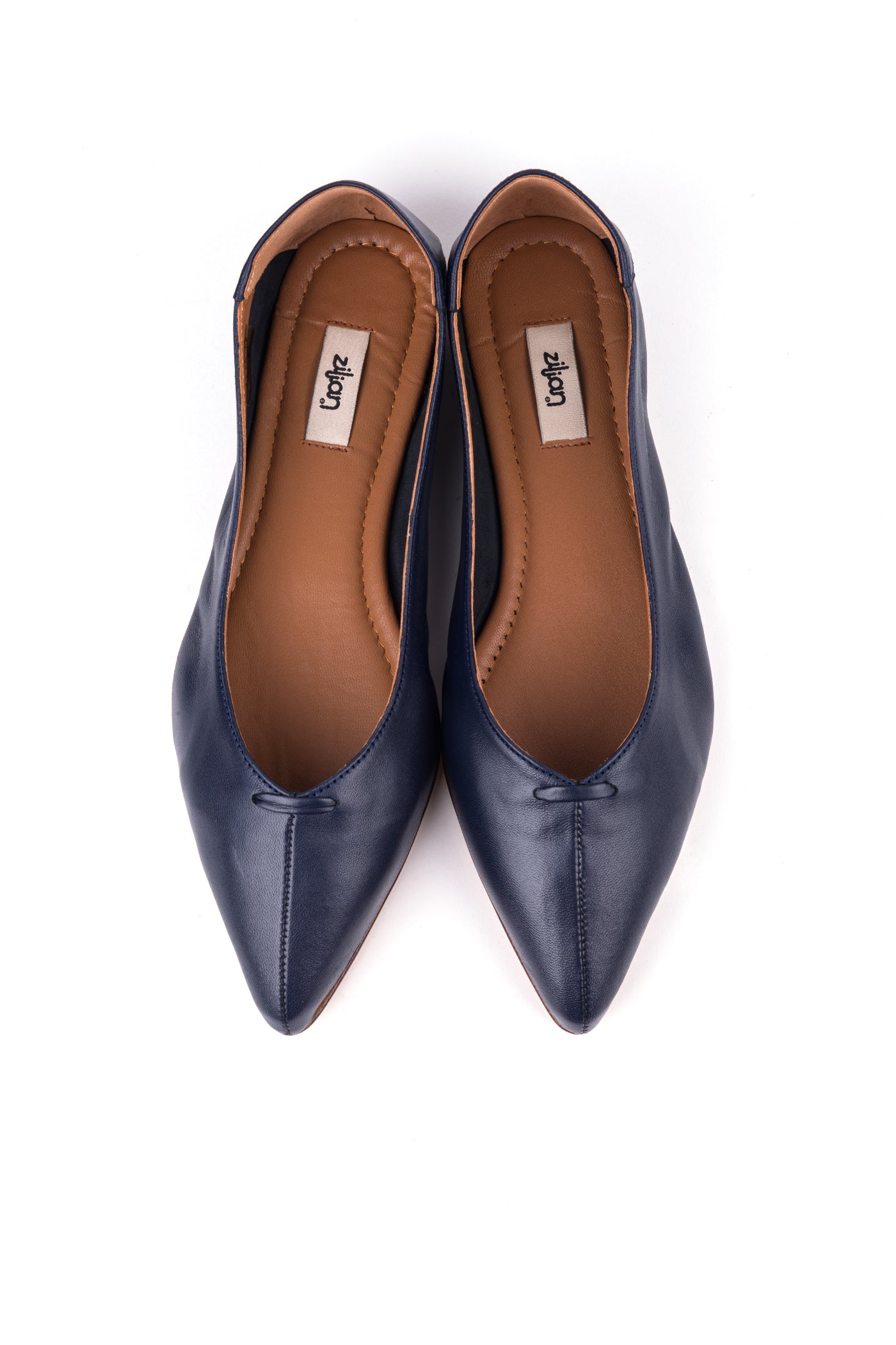 Sabrinas rasas bicudas em pele