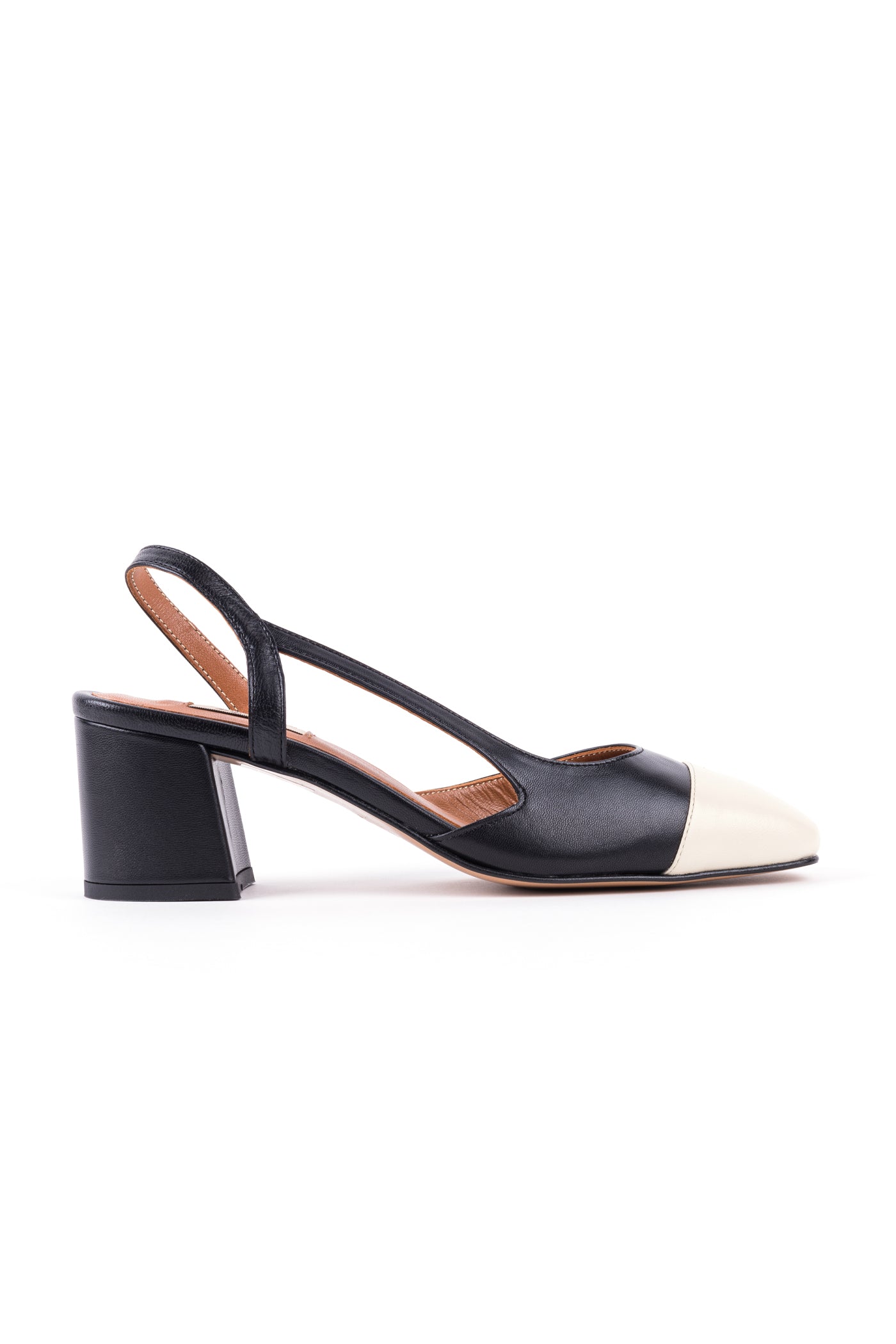 Slingbacks de salto médio em pele.