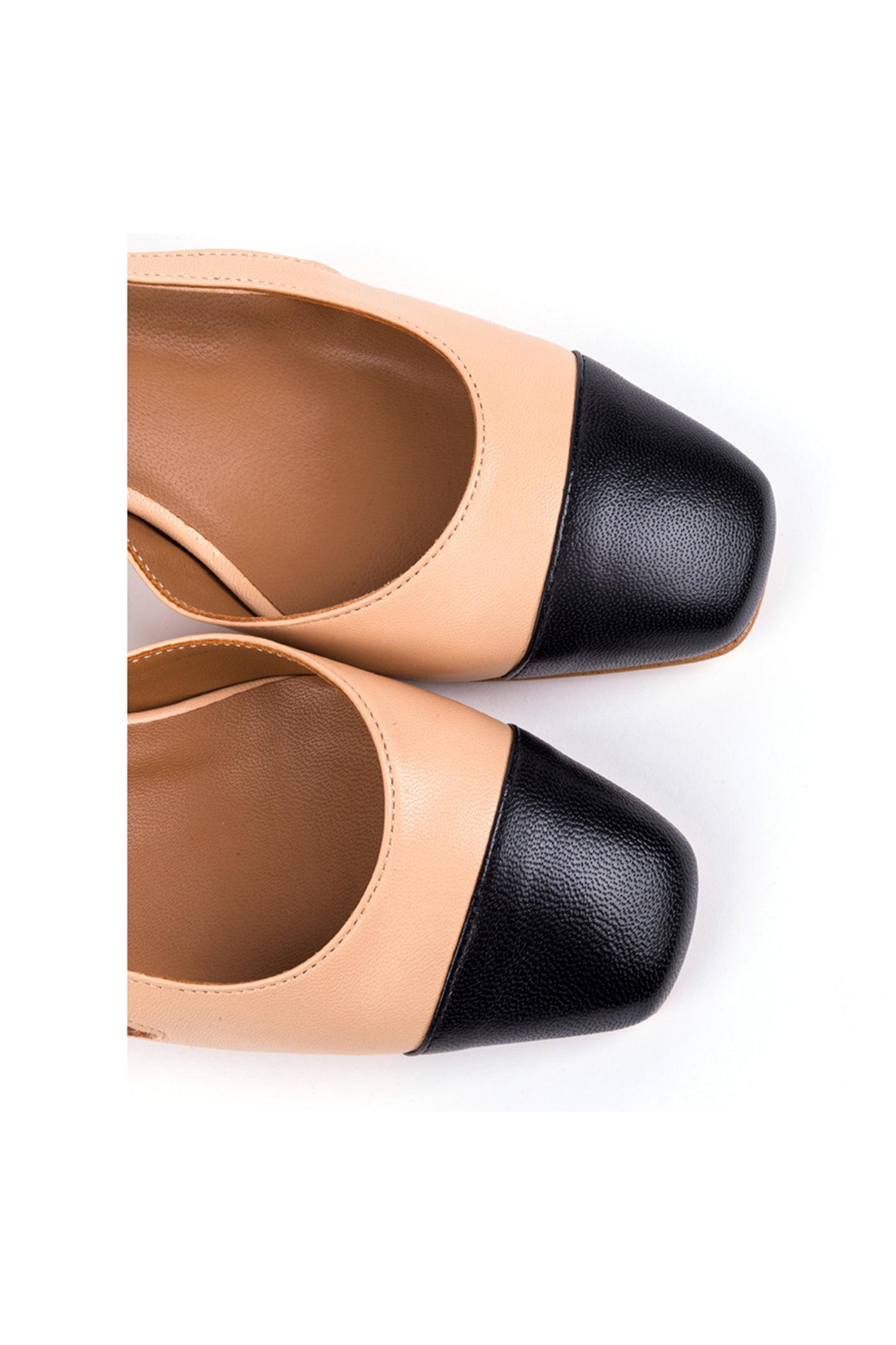 Slingbacks de salto médio em pele.