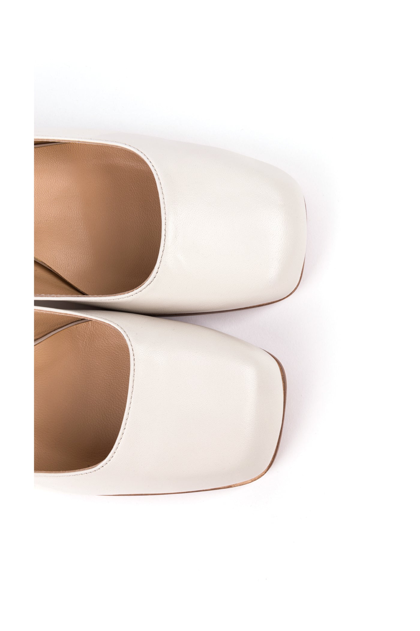 Slingback de salto médio em pele com ponta quadrada