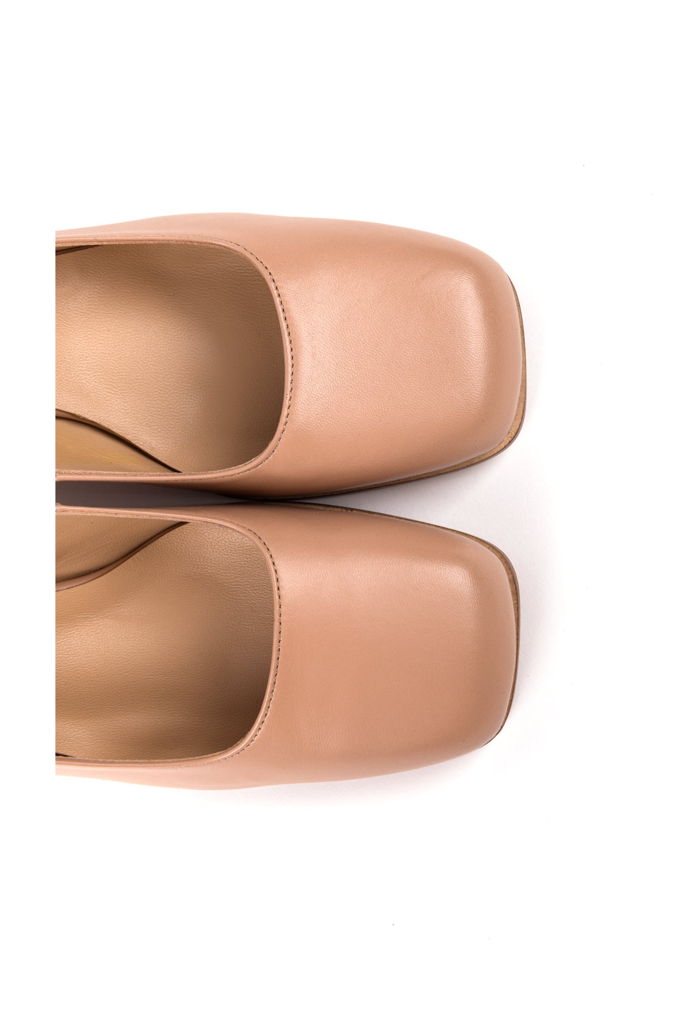 Slingback de salto médio em pele com ponta quadrada