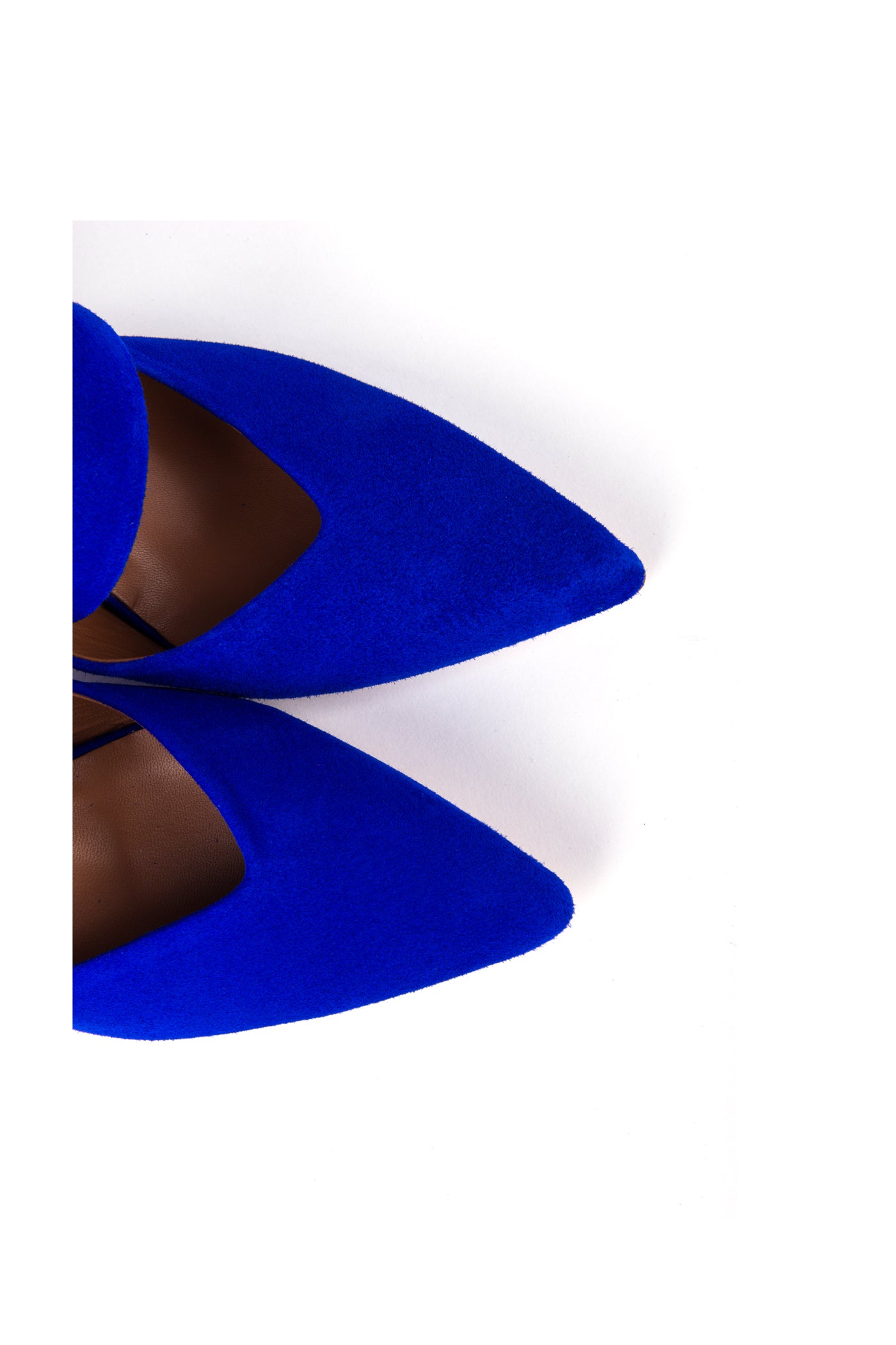 Fotografias de produto das mules de salto alto em camurça azulão e fushia