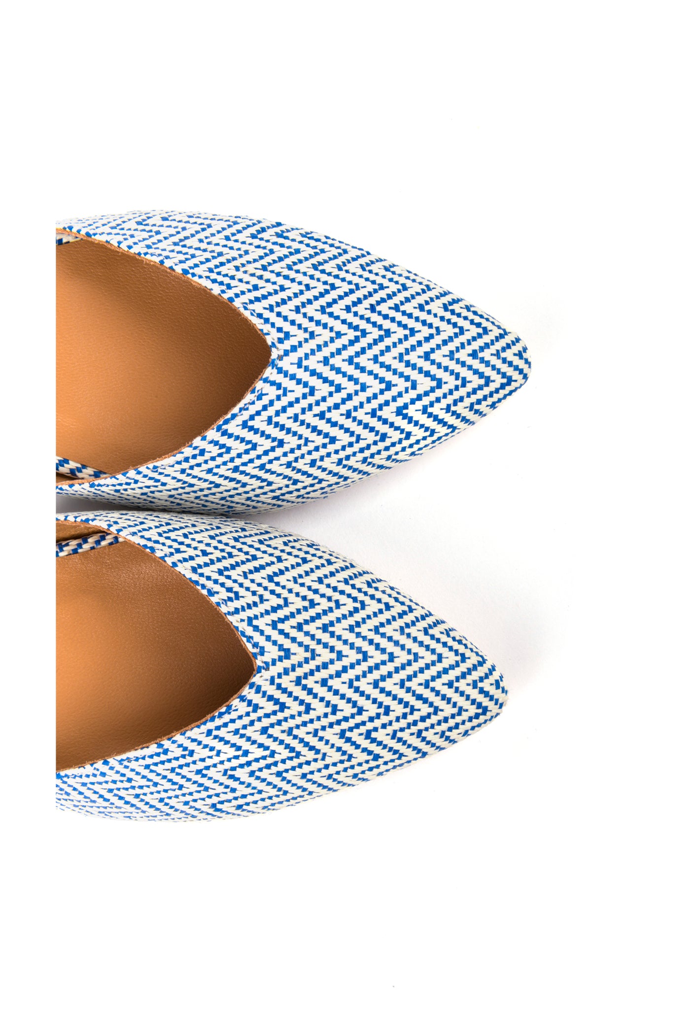 Sapatos rasos em tecido com fivela tornozelo