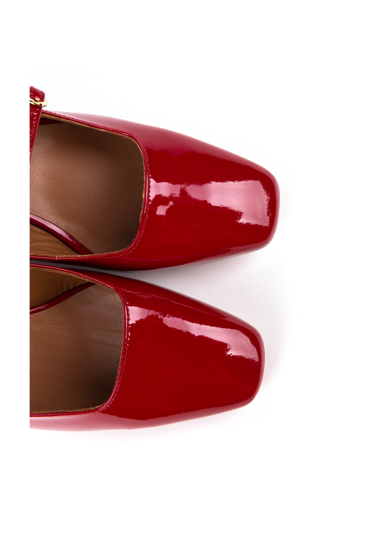 Slingbacks com salto médio estilo Mary Jane em pele envernizada vermelha e lilás