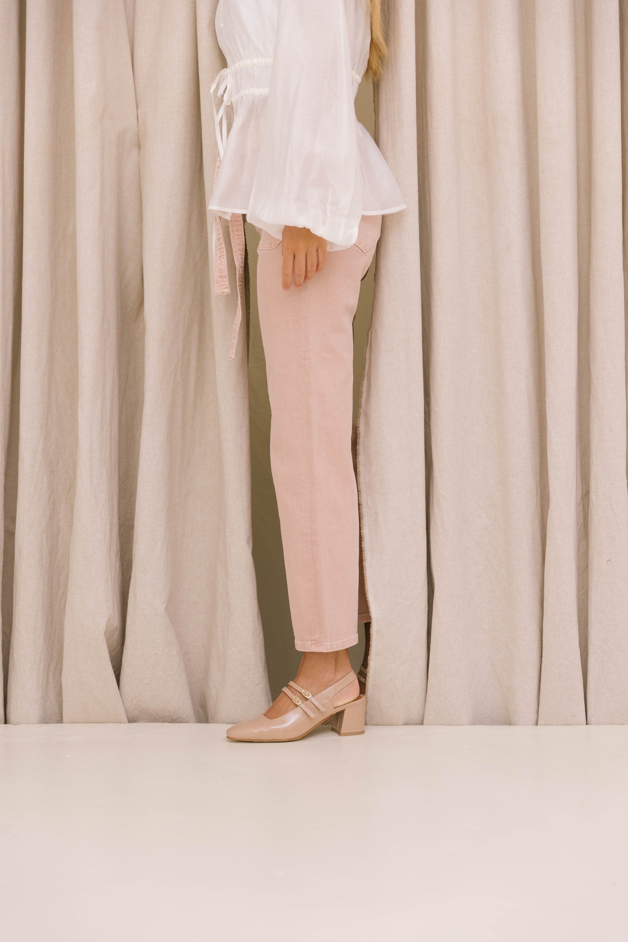 Slingbacks com salto médio estilo Mary Jane em pele envernizada vermelha