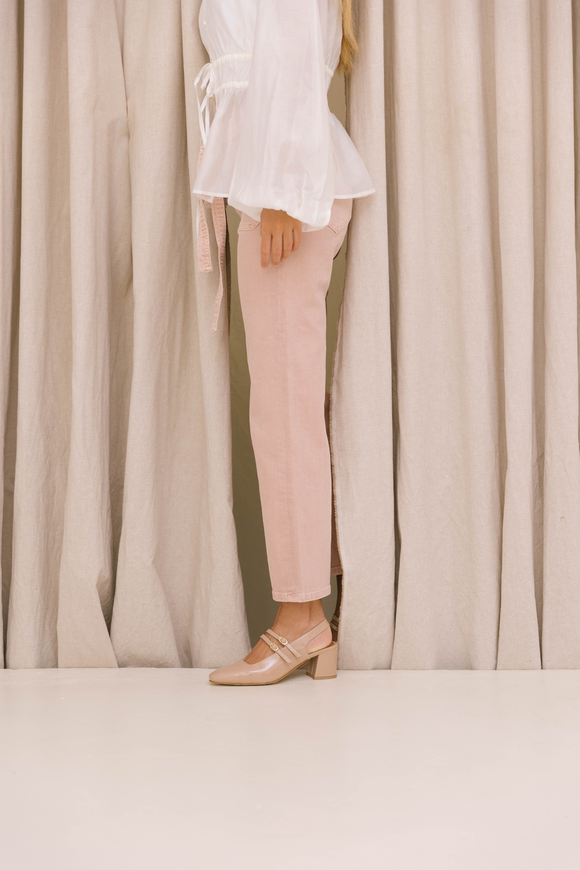 Slingbacks com salto médio estilo Mary Jane em pele envernizada vermelha