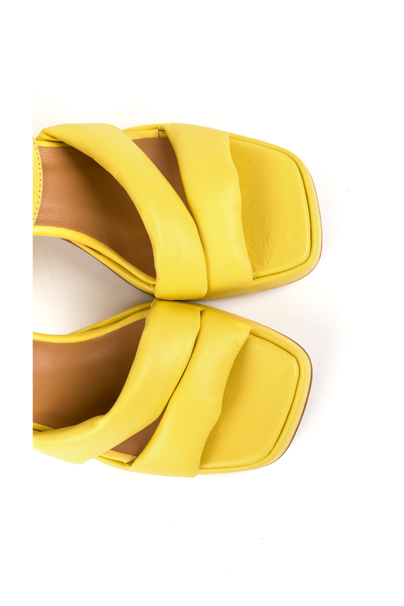 Sandálias de mulher em pele colorida para festa