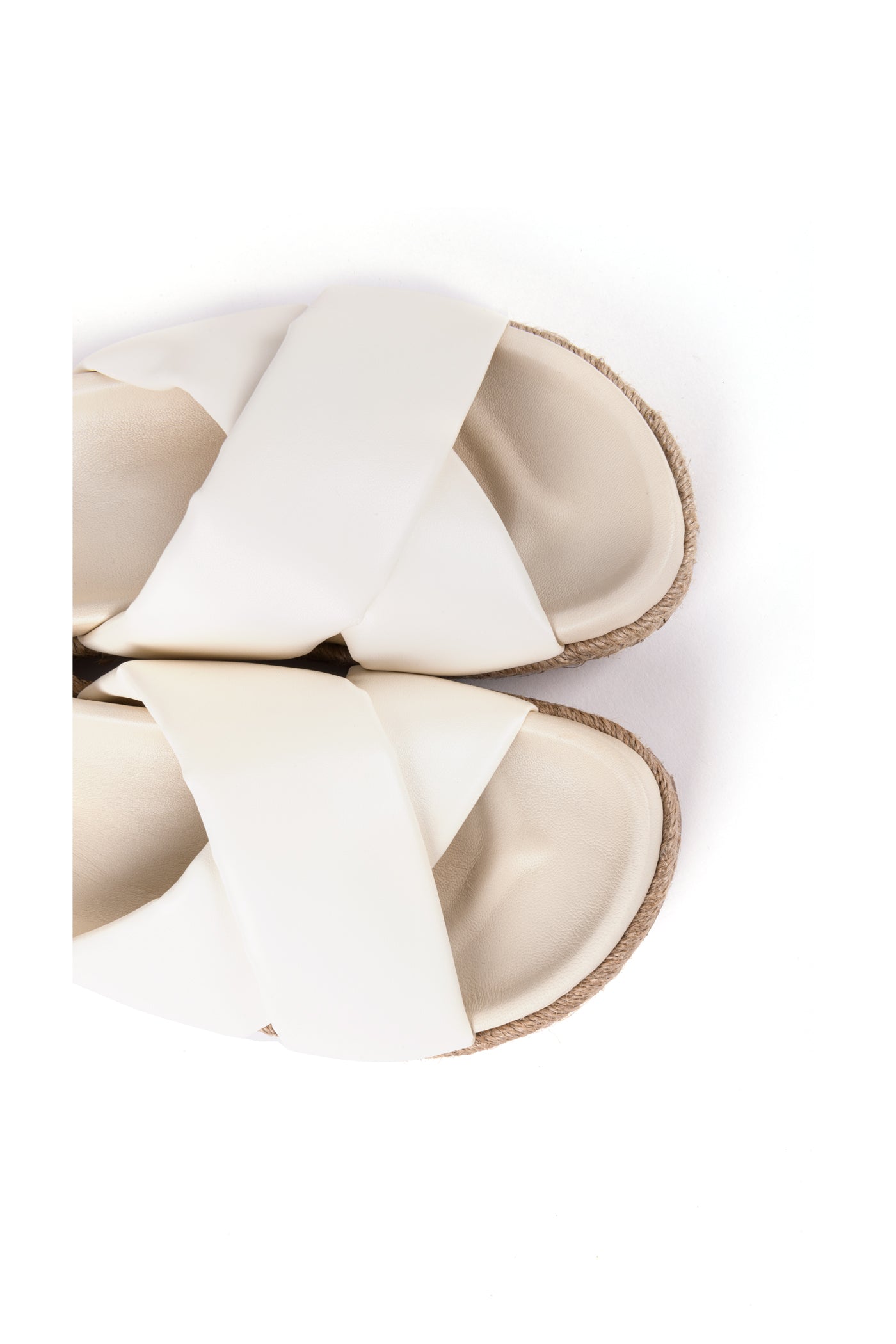 Sandálias de senhora em pele e ráfia