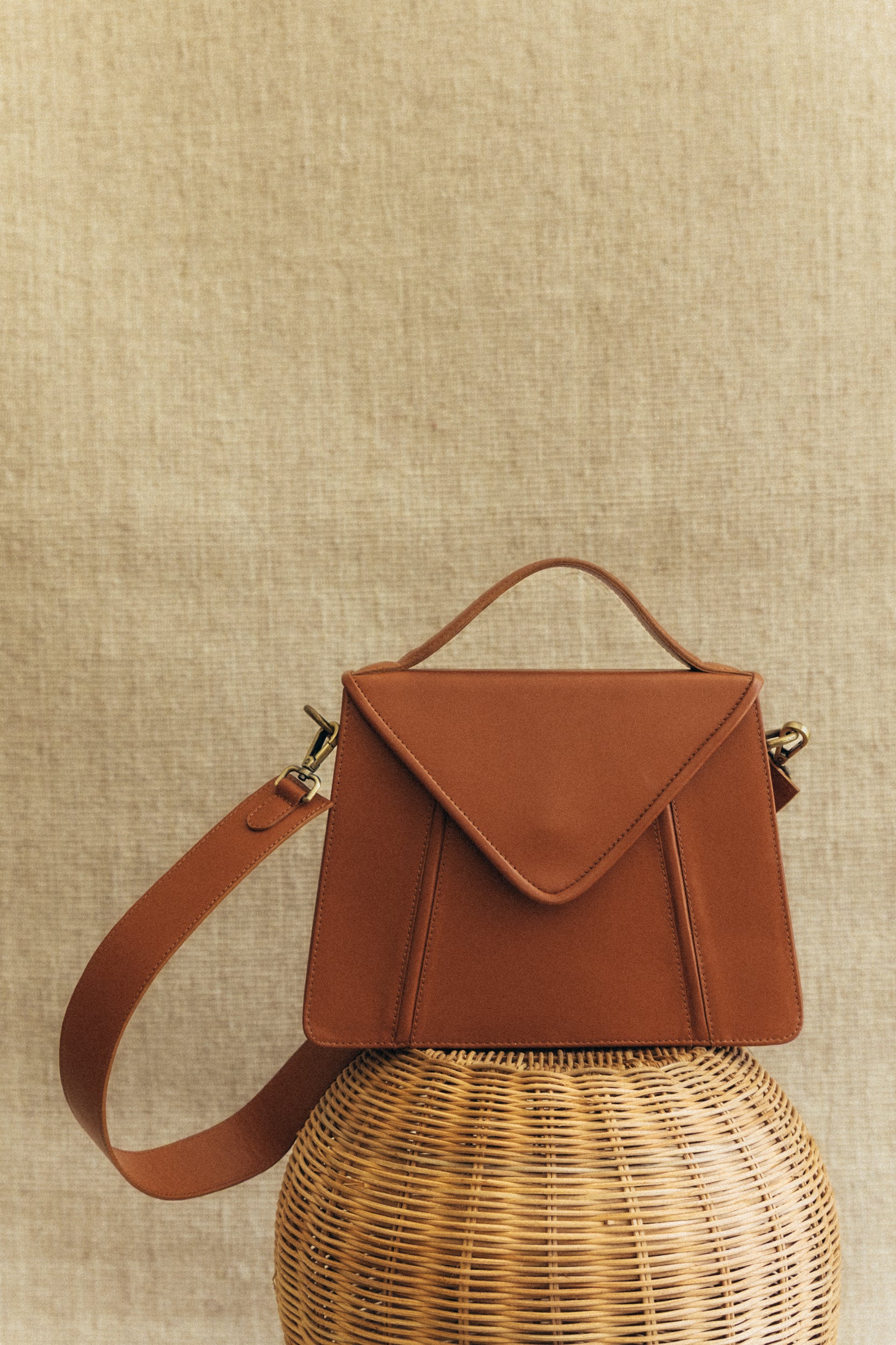 Mala de senhora envelope em pele