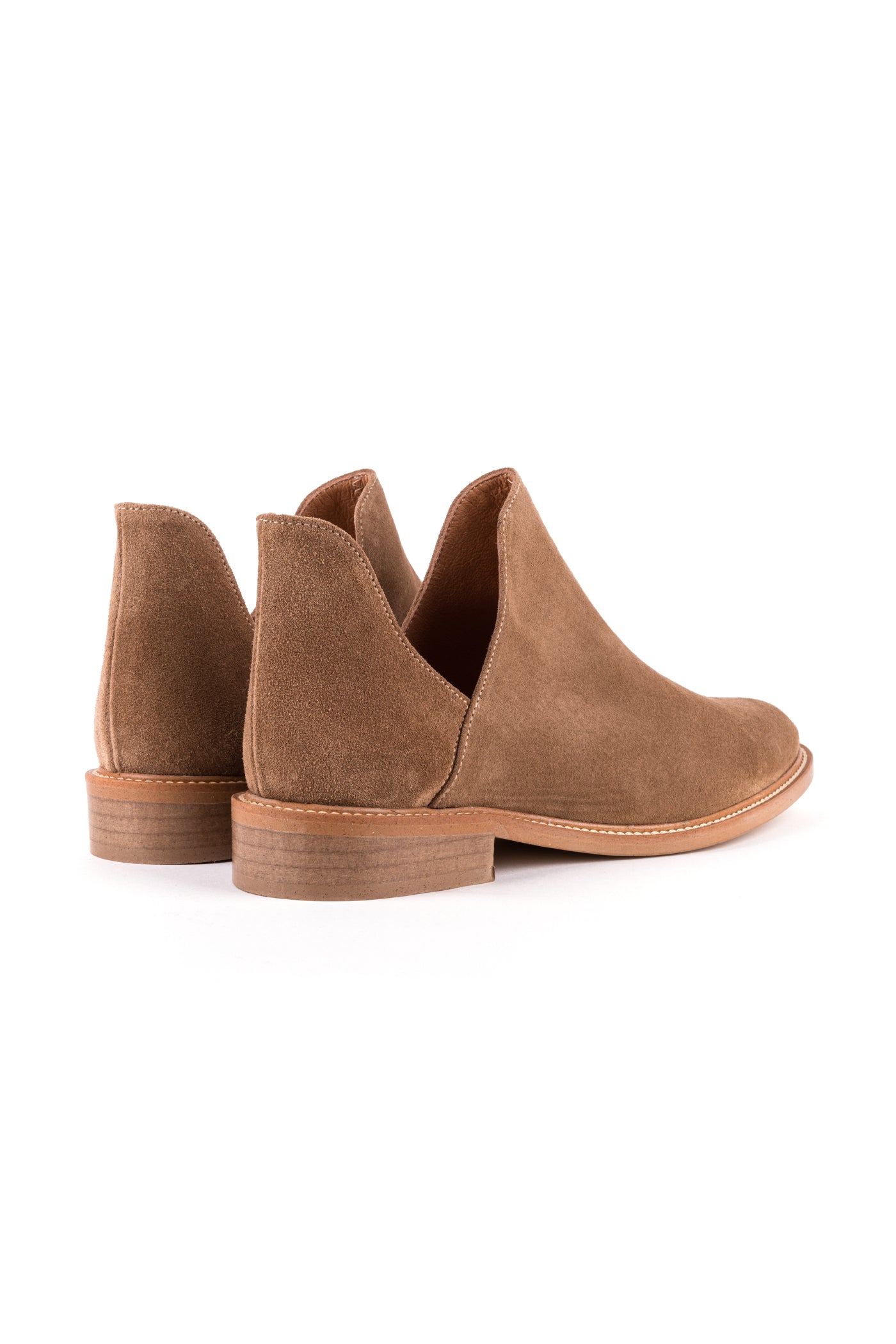 Botins rasos com decote em v em croute
