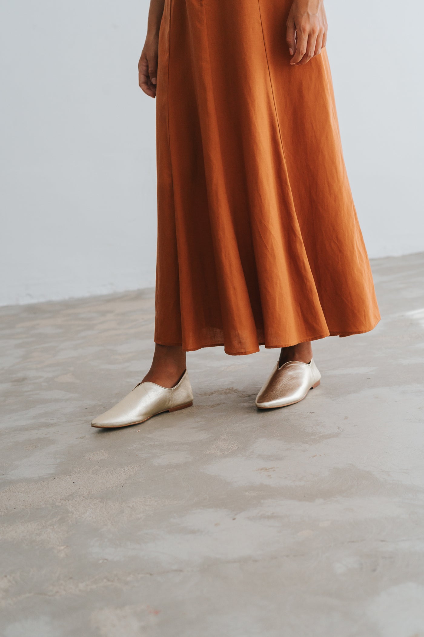 Babuchas em pele metalizada champanhe, bf25