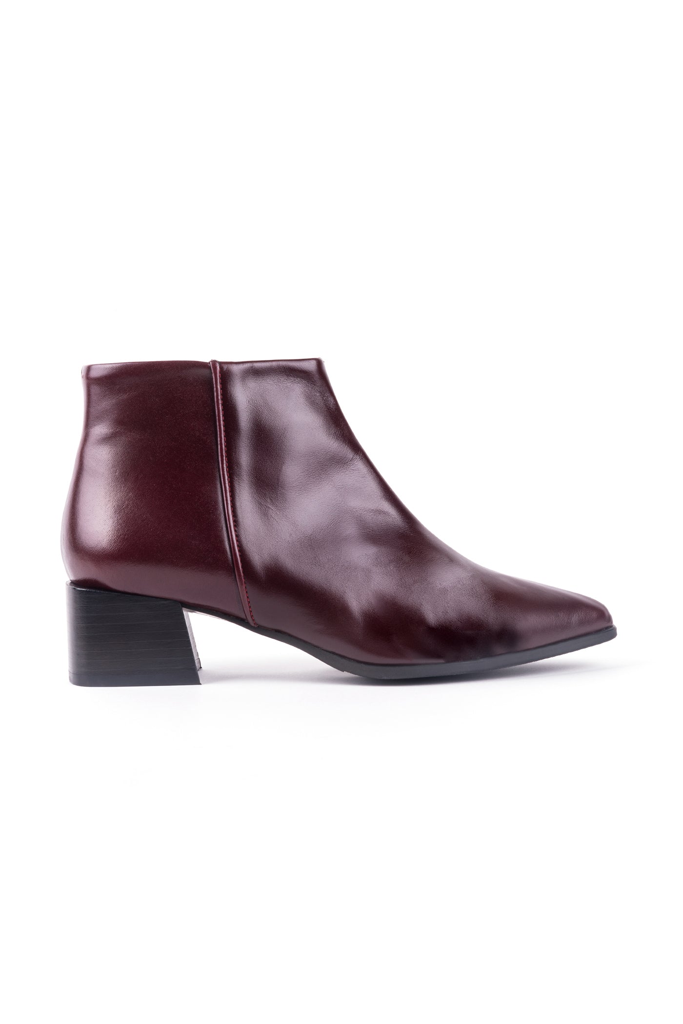 Botins de salto médio em pele