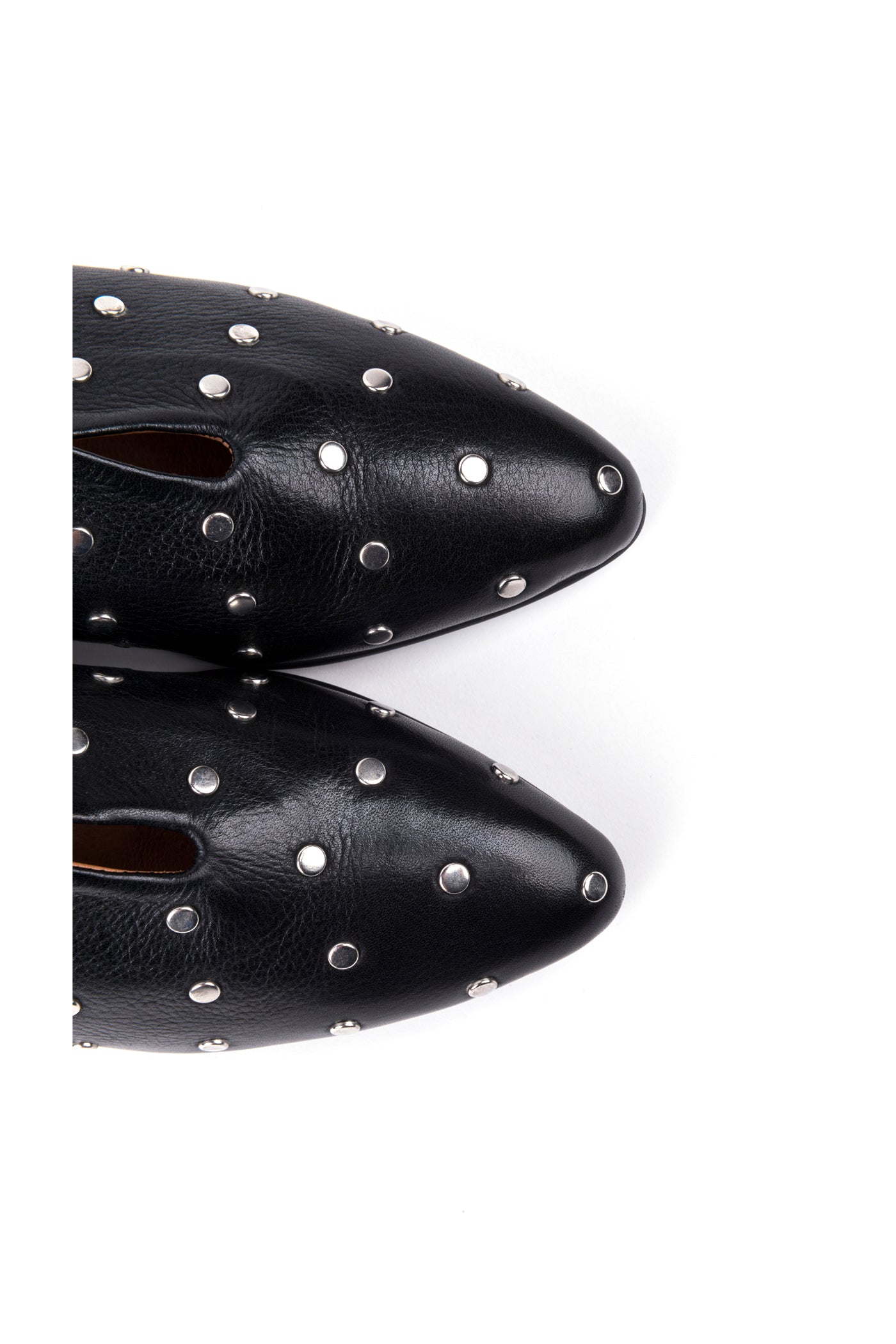 Sapatos rasos de senhora com tachas em pele