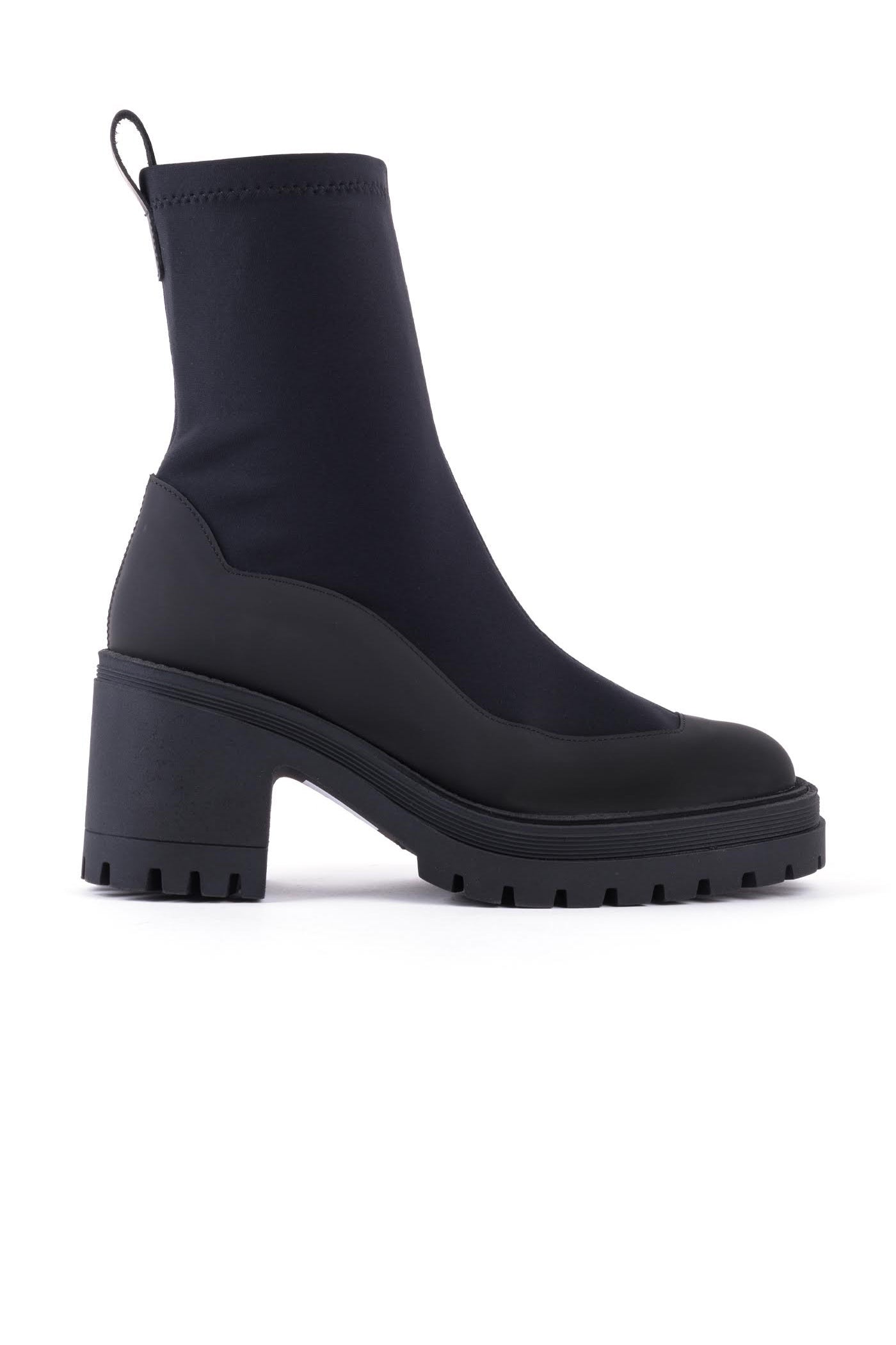 Botas em neoprene com pele aborrachada preta