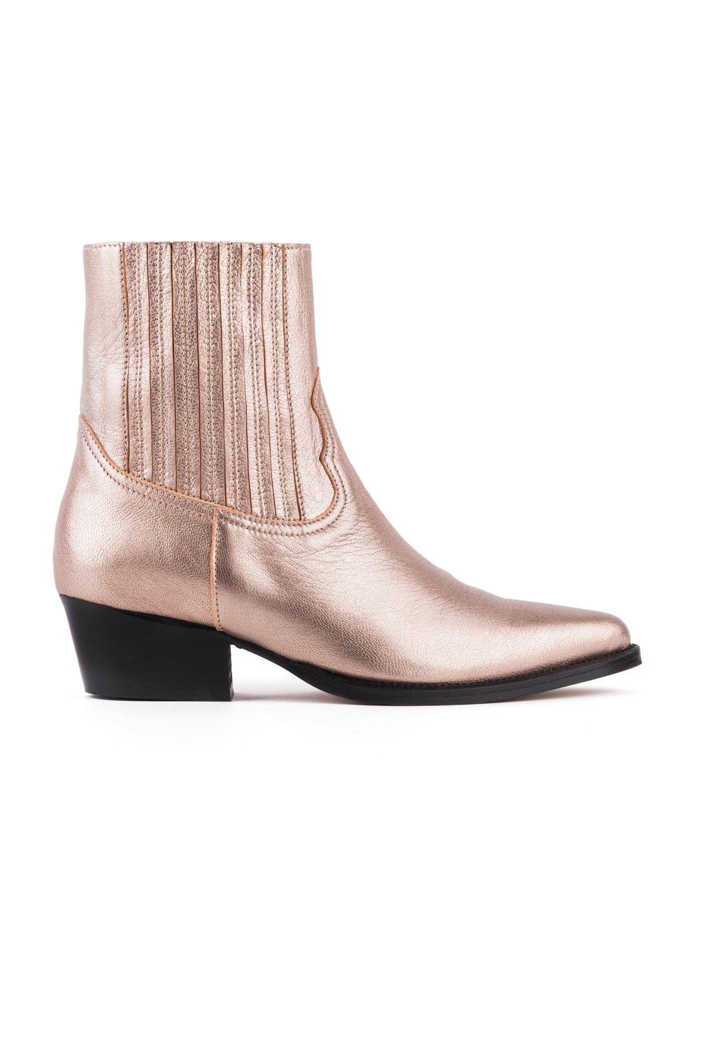 Botas texanas em pele metalizada prata de salto médio.