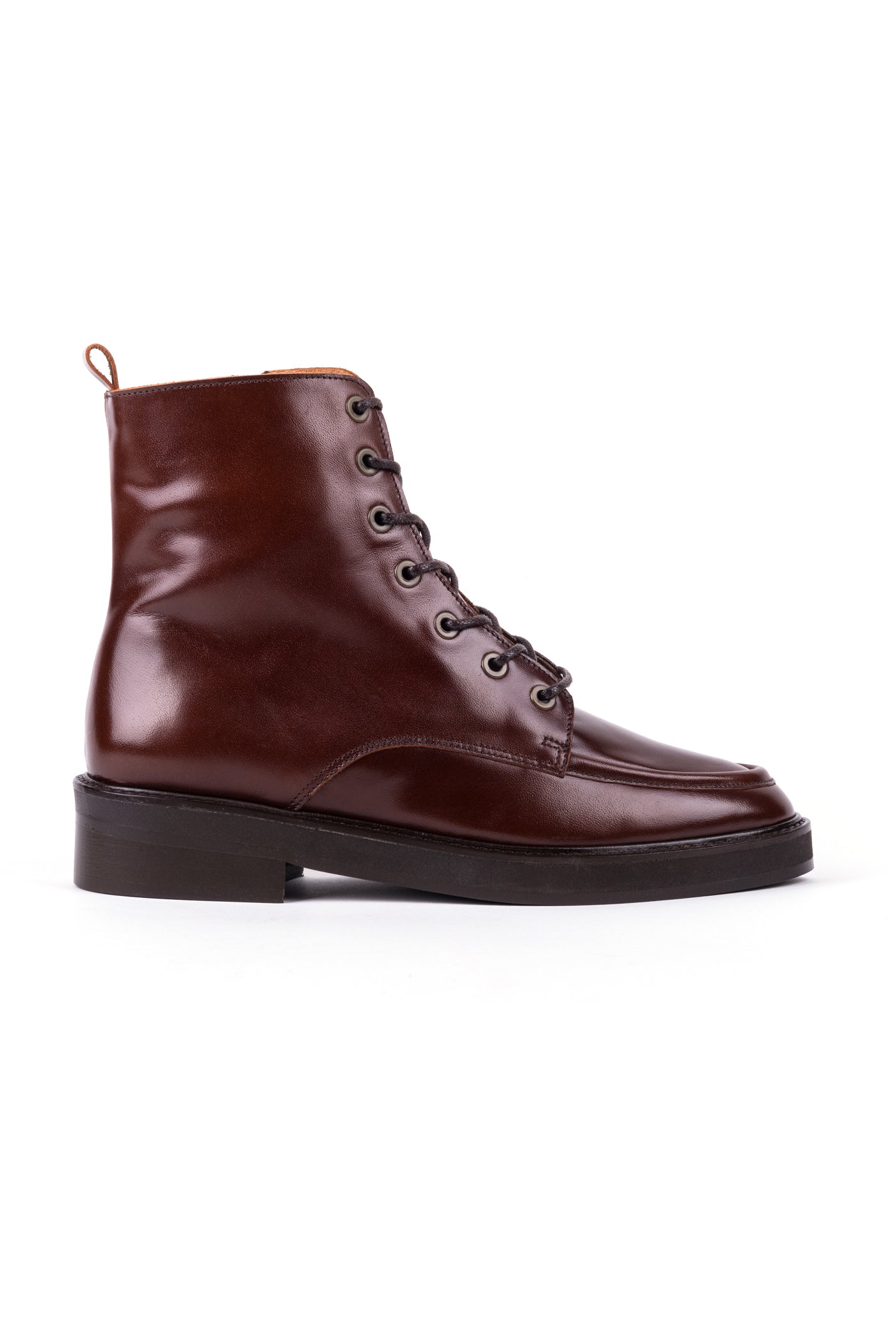Botas rasos em pele com atacadores