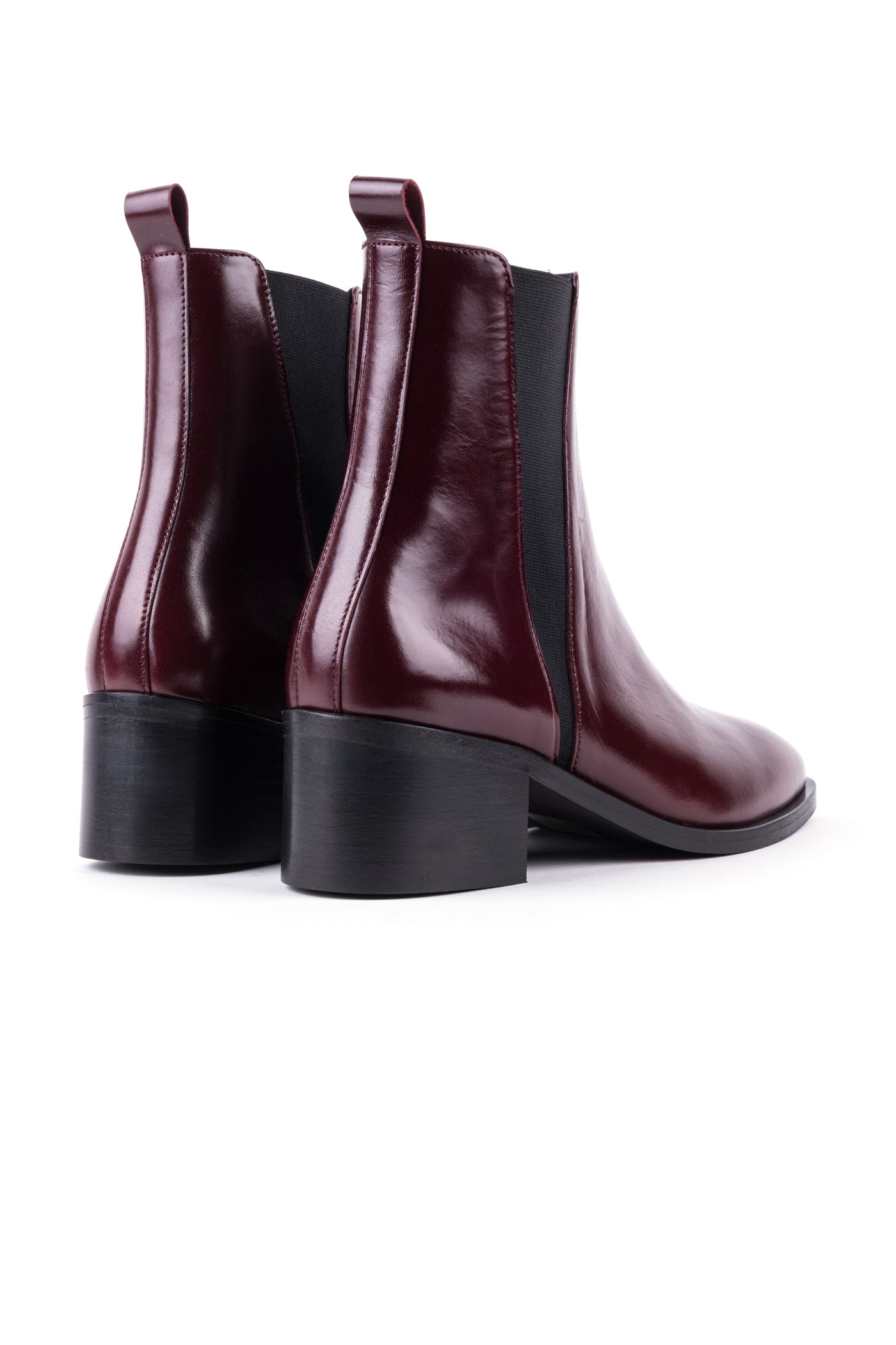 Botas de salto médio em pele