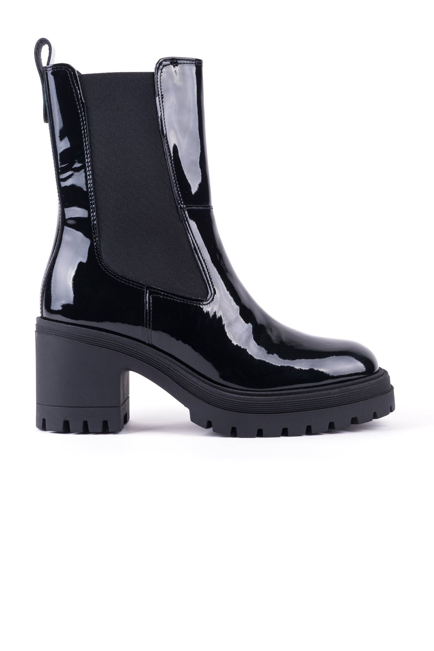 Botas chelsea de salto alto em verniz
