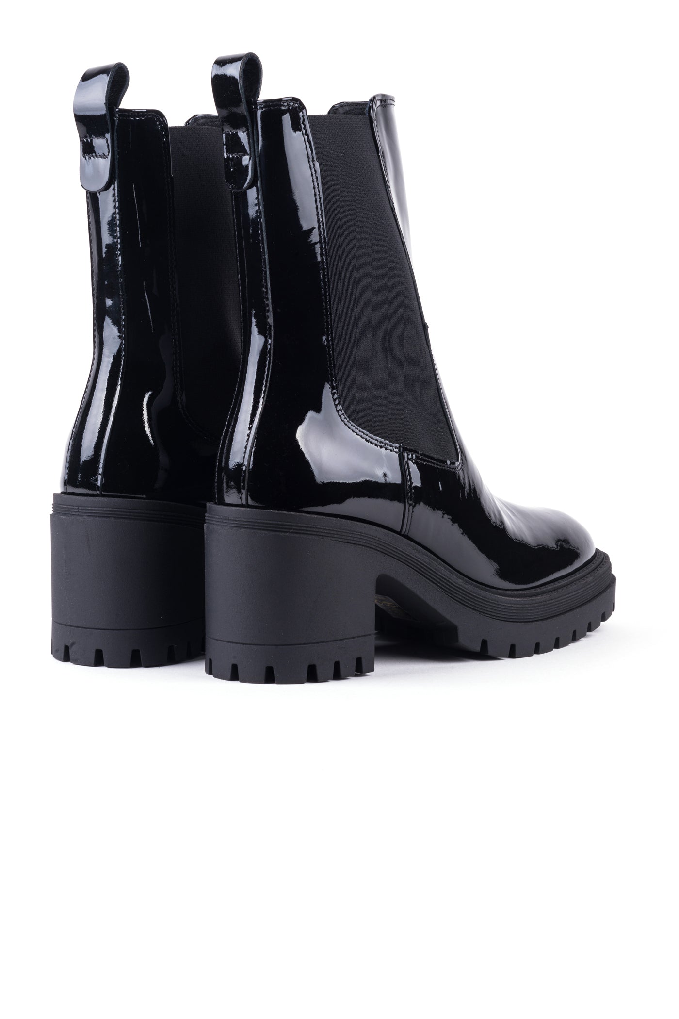 Botas chelsea de salto alto em verniz