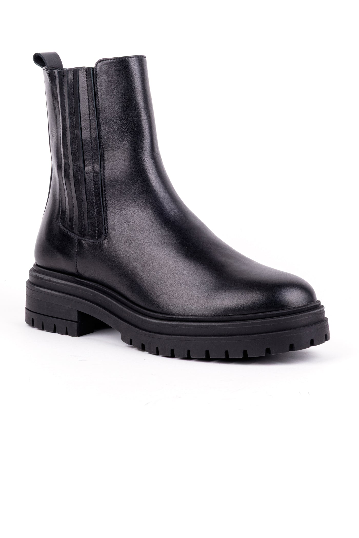 Botas chelsea com sola tratorada em pele