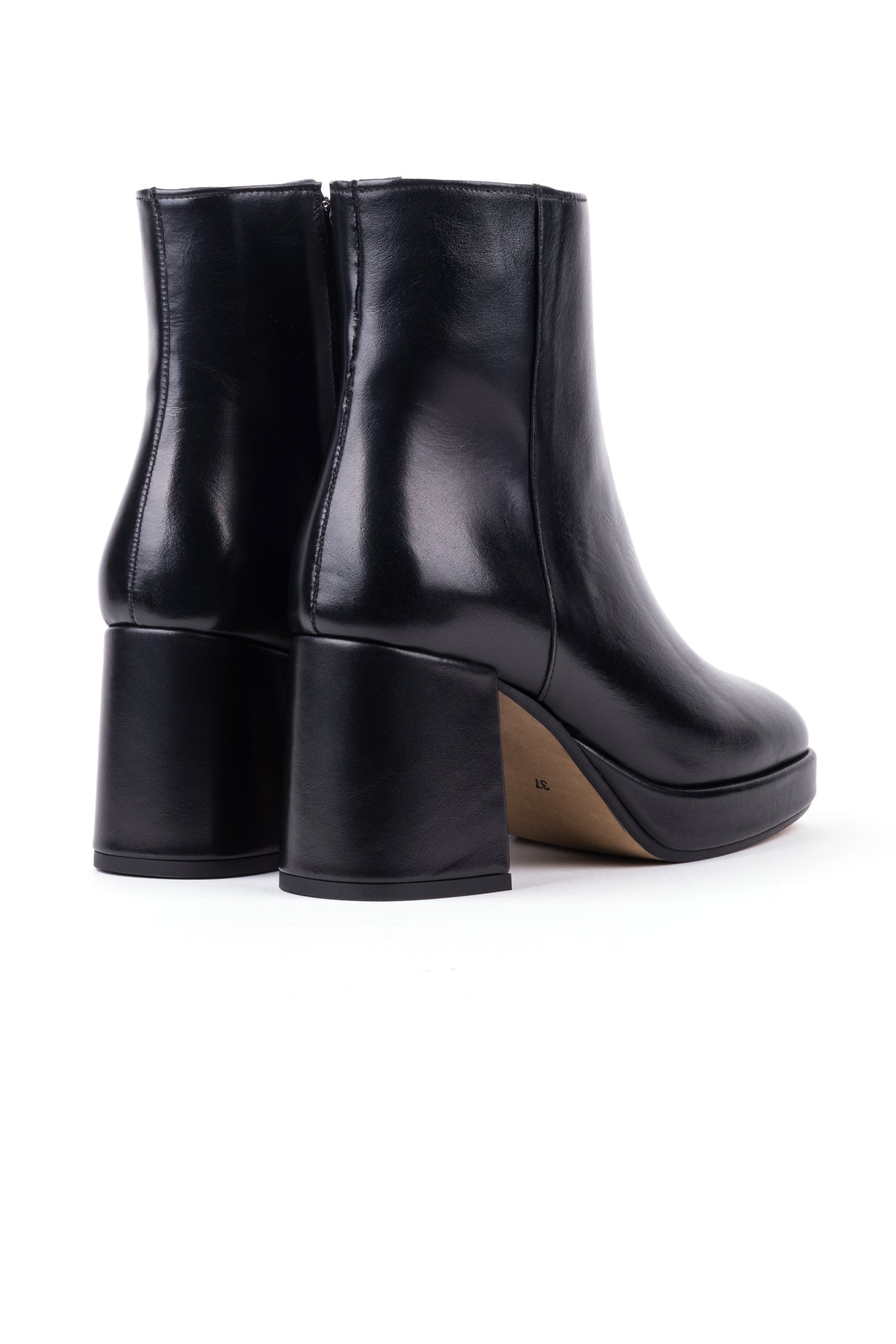 Botas de senhora em pele com salto alto camel