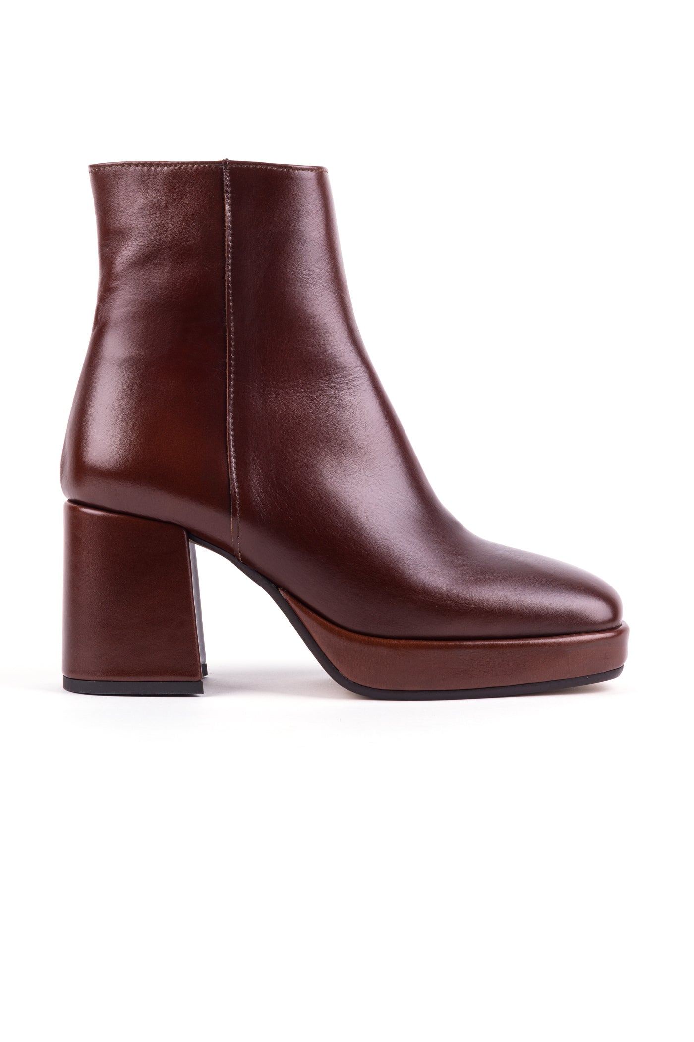Botas de senhora em pele com salto alto camel